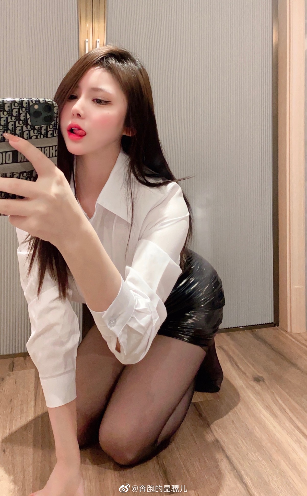 Chạy hình ảnh Weibo của Jingluoer
