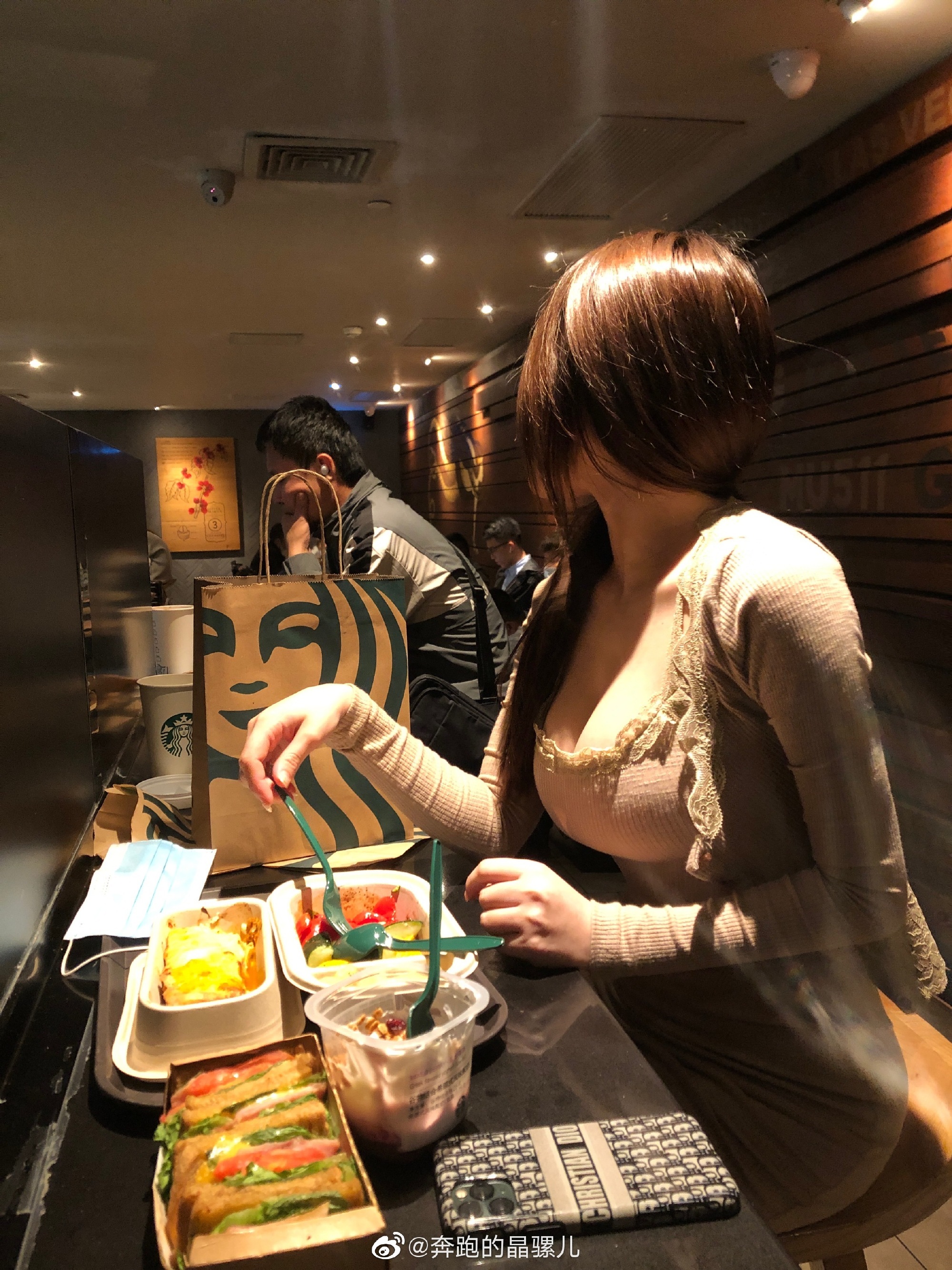 Chạy hình ảnh Weibo của Jingluoer