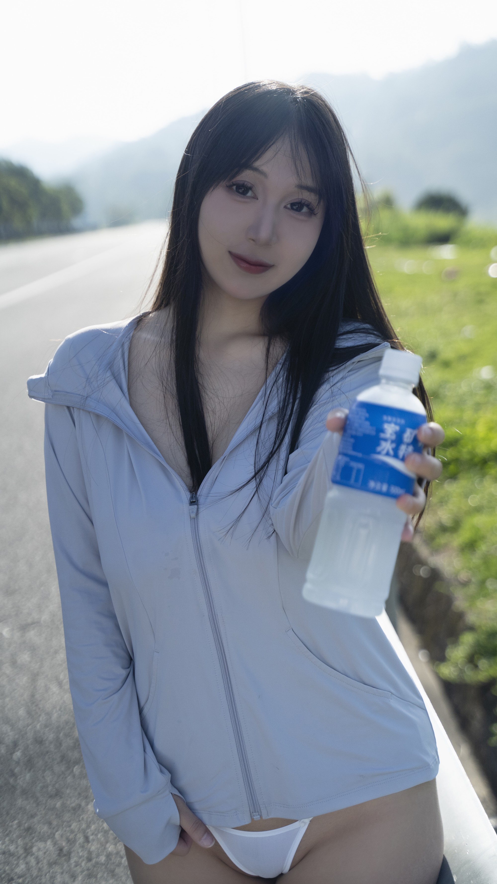 Hornycos - Teen châu Á busty khoe thân hình đẹp ngoài trời (Patreon)