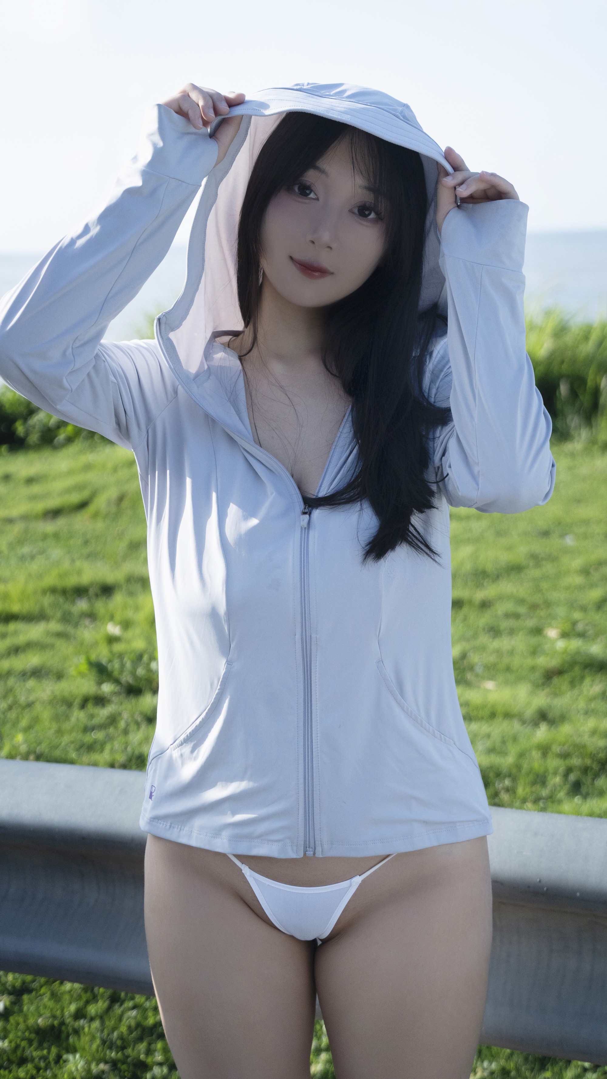 Hornycos - Teen châu Á busty khoe thân hình đẹp ngoài trời (Patreon)