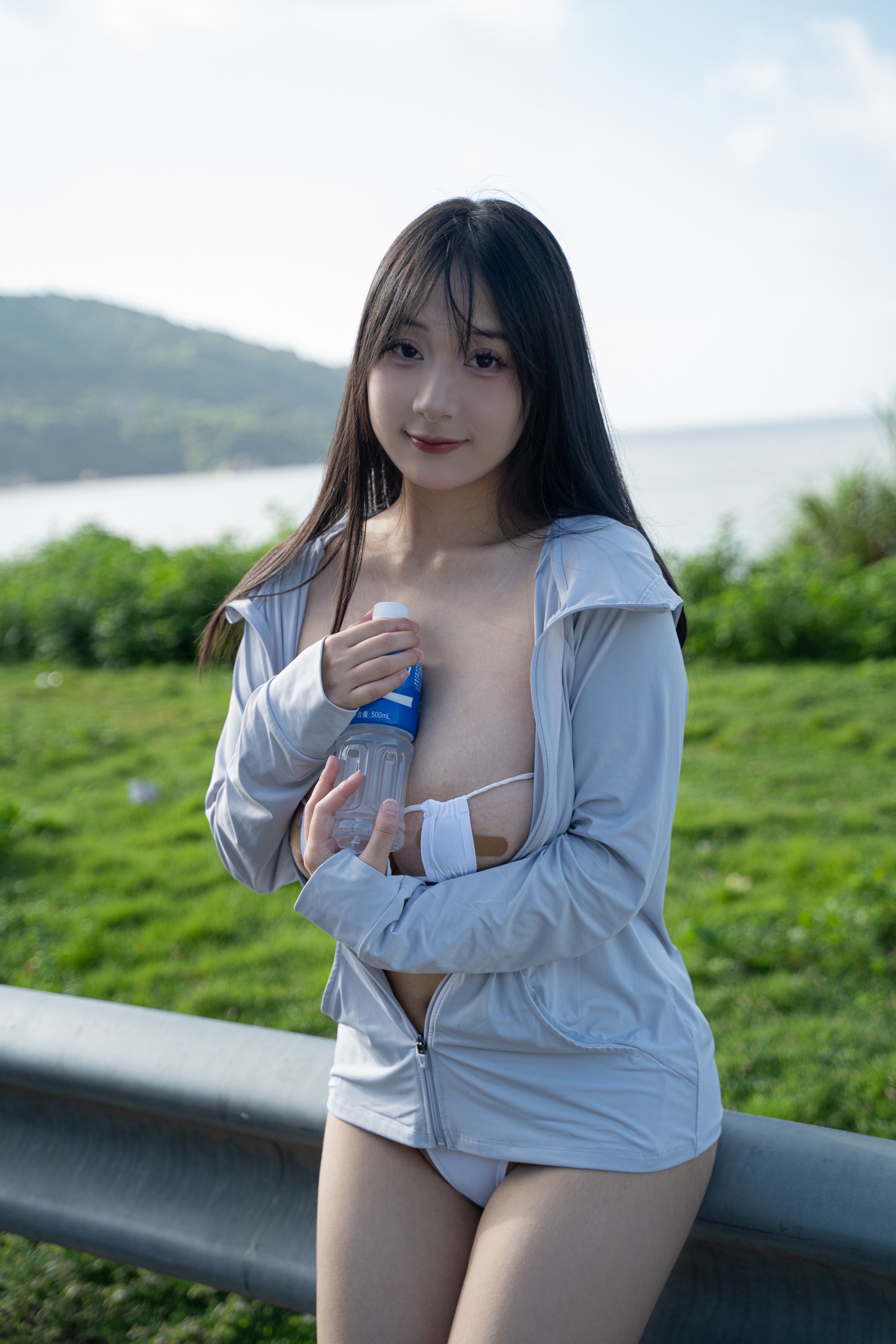 Hornycos - Teen châu Á busty khoe thân hình đẹp ngoài trời (Patreon)
