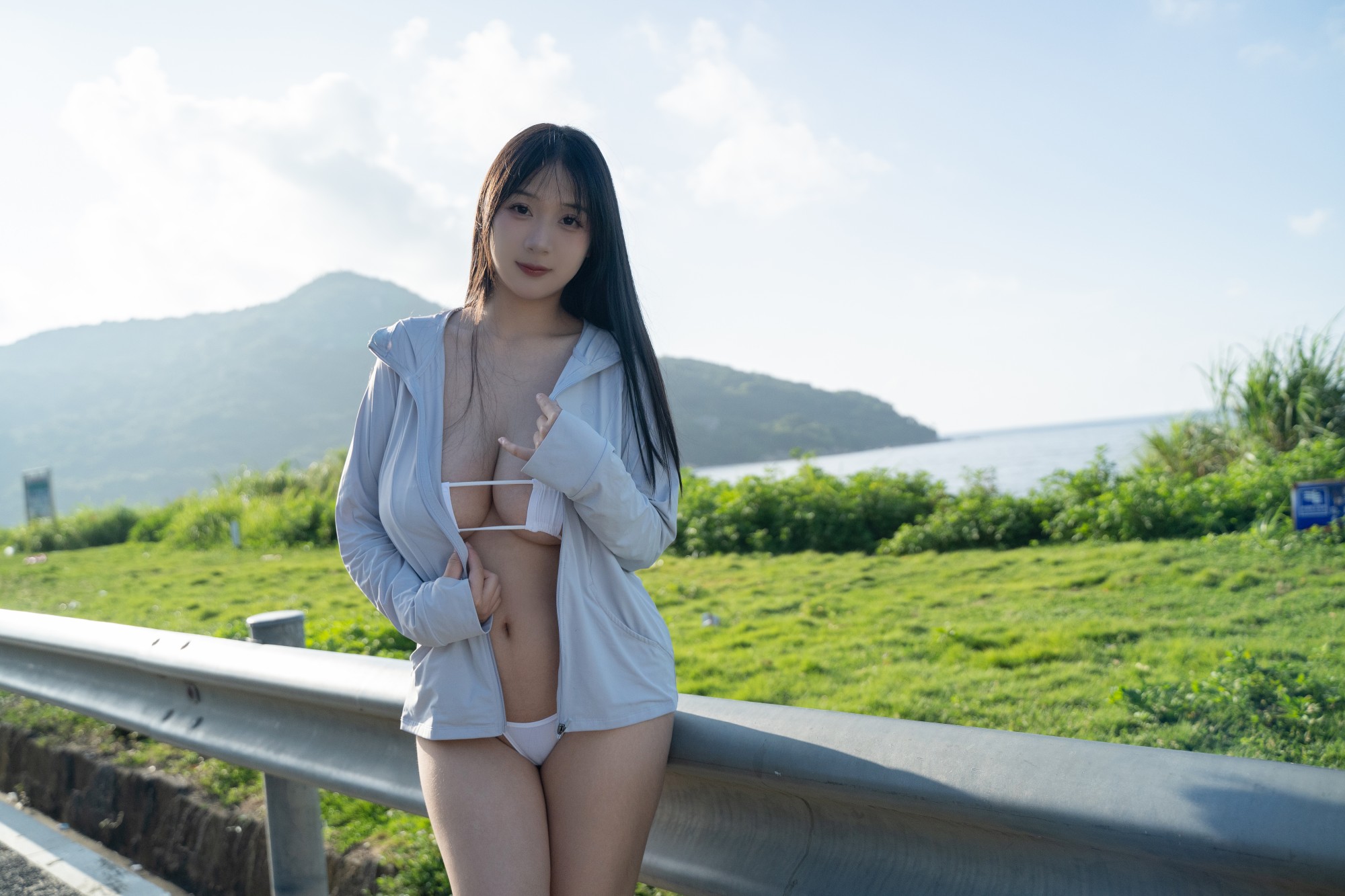 Hornycos - Teen châu Á busty khoe thân hình đẹp ngoài trời (Patreon)