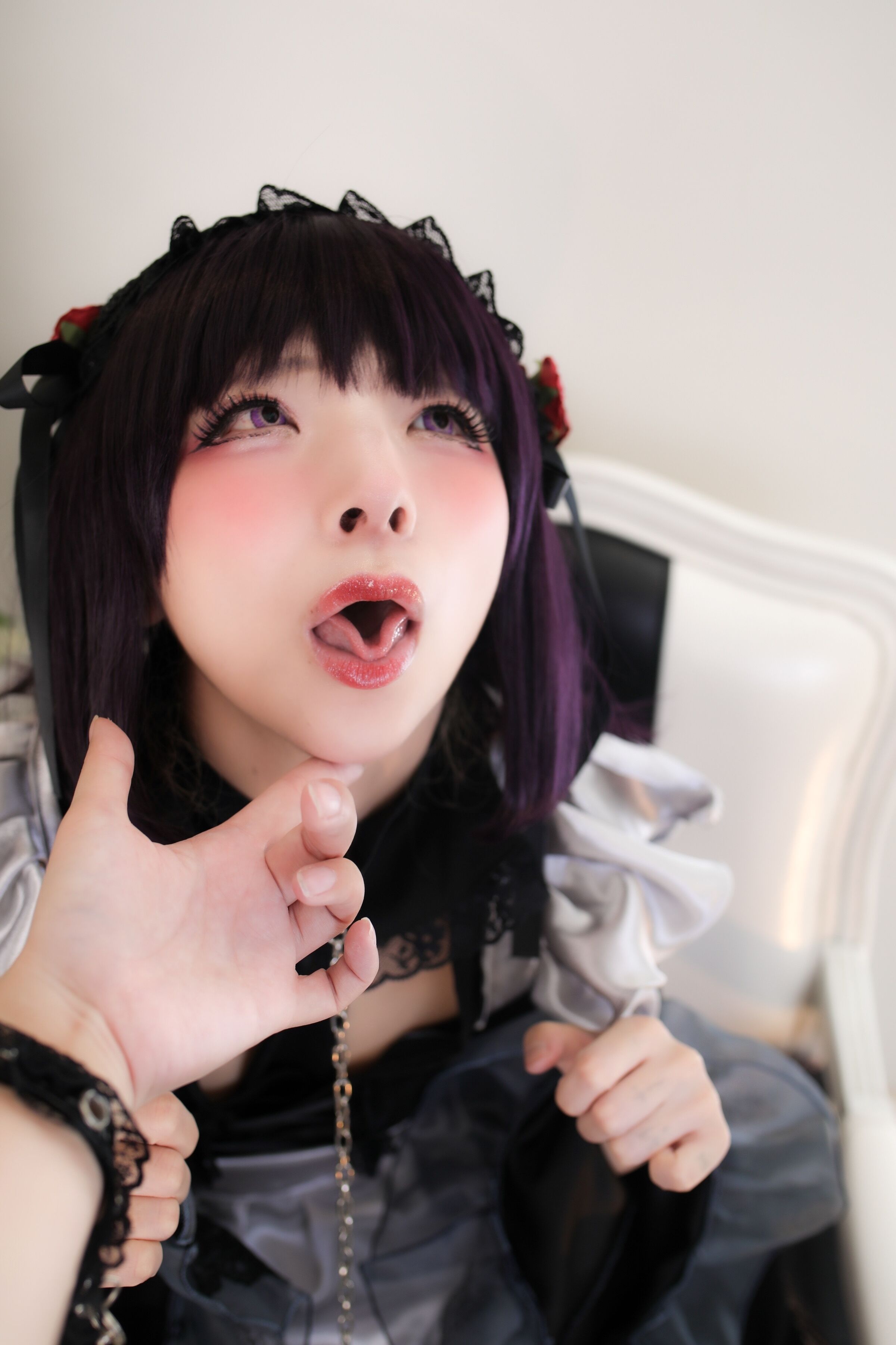 Trong trường hợp của Shizukutan, Komo-chan ăn mặc