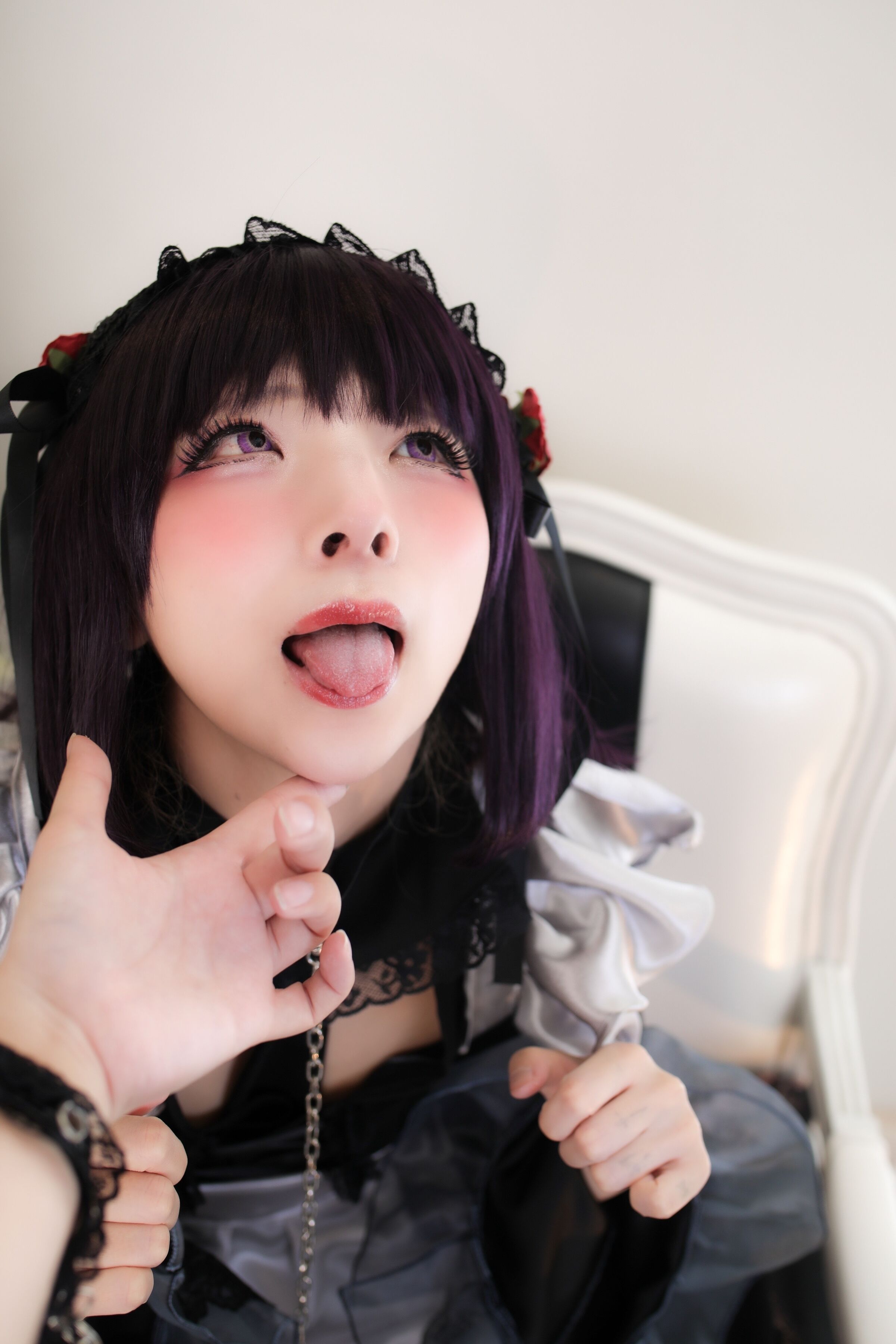 Trong trường hợp của Shizukutan, Komo-chan ăn mặc