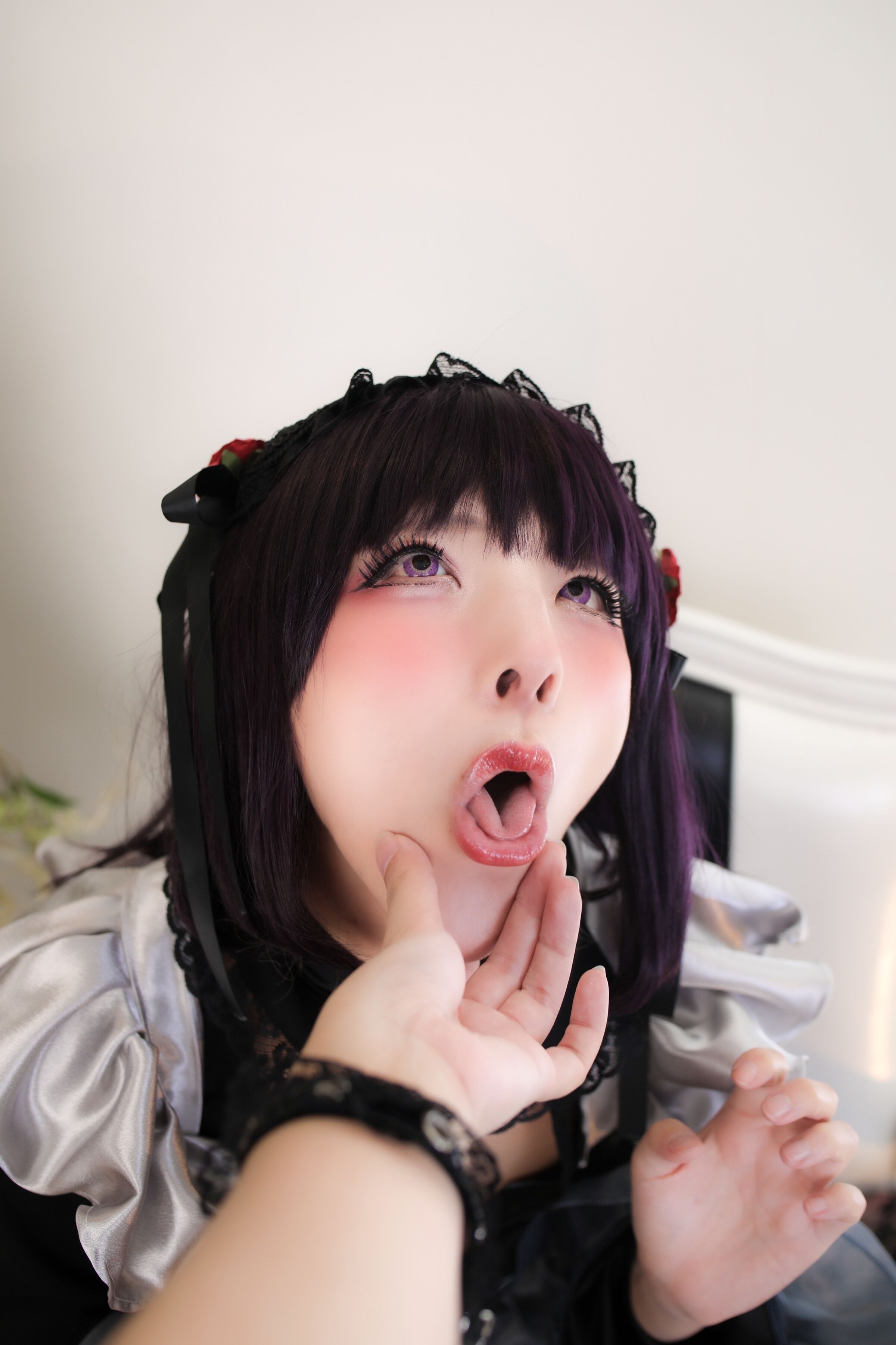 Trong trường hợp của Shizukutan, Komo-chan ăn mặc