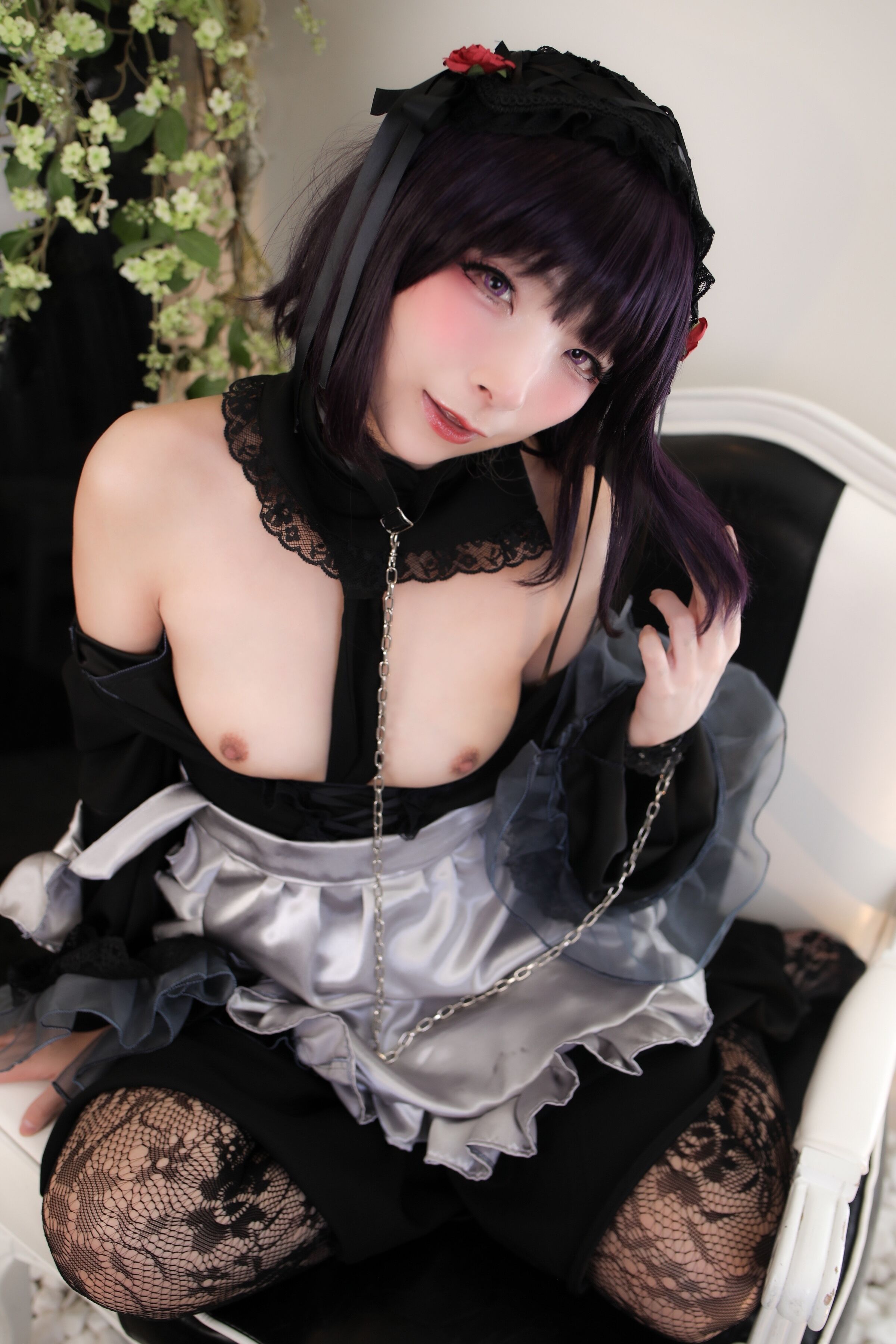 Trong trường hợp của Shizukutan, Komo-chan ăn mặc