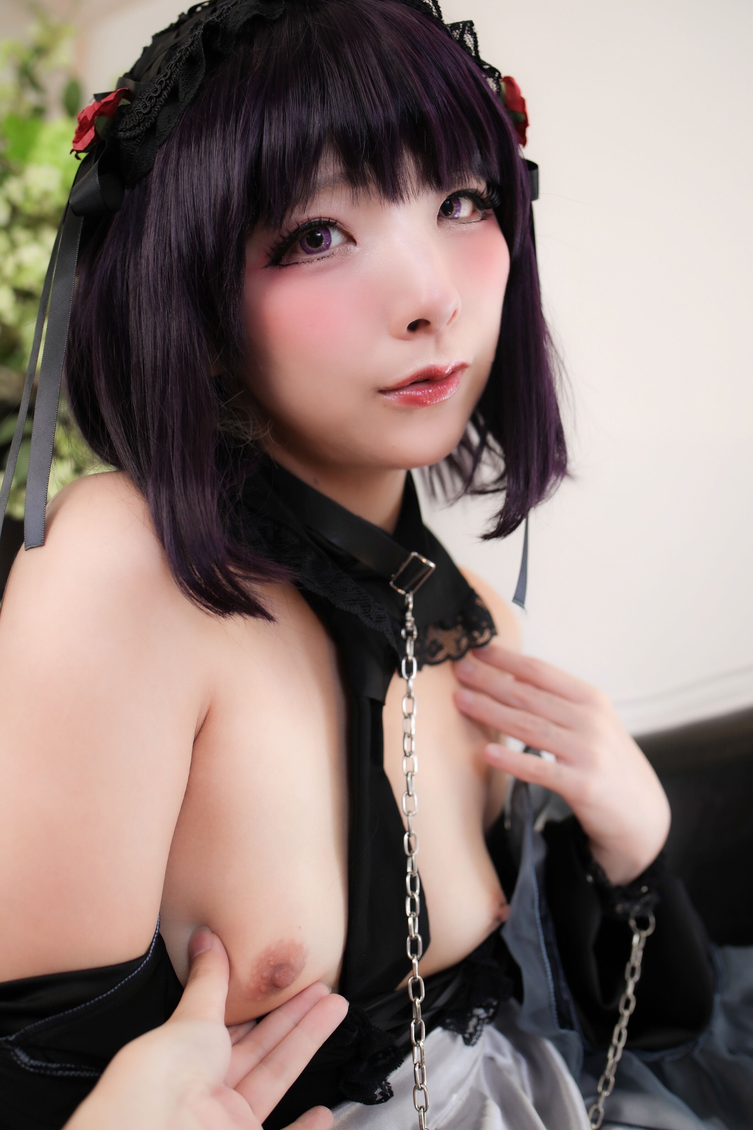Trong trường hợp của Shizukutan, Komo-chan ăn mặc