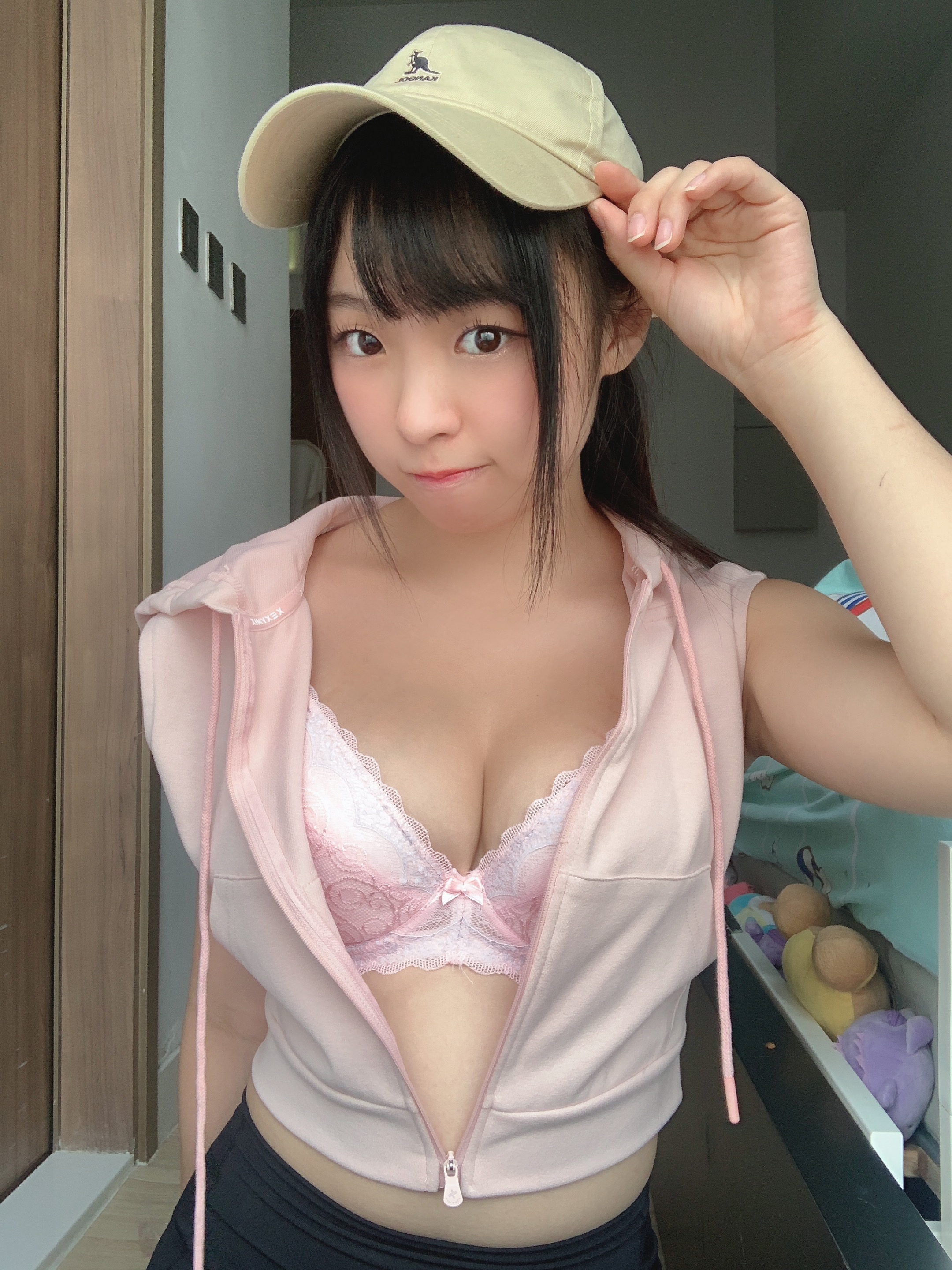 "Hàng ngàn bức ảnh khiêu dâm độc ác" của Littlesshine đã được đồn đại là được công nhận bởi người nổi tiếng Internet có khuôn mặt trẻ em của Hồng Kông.