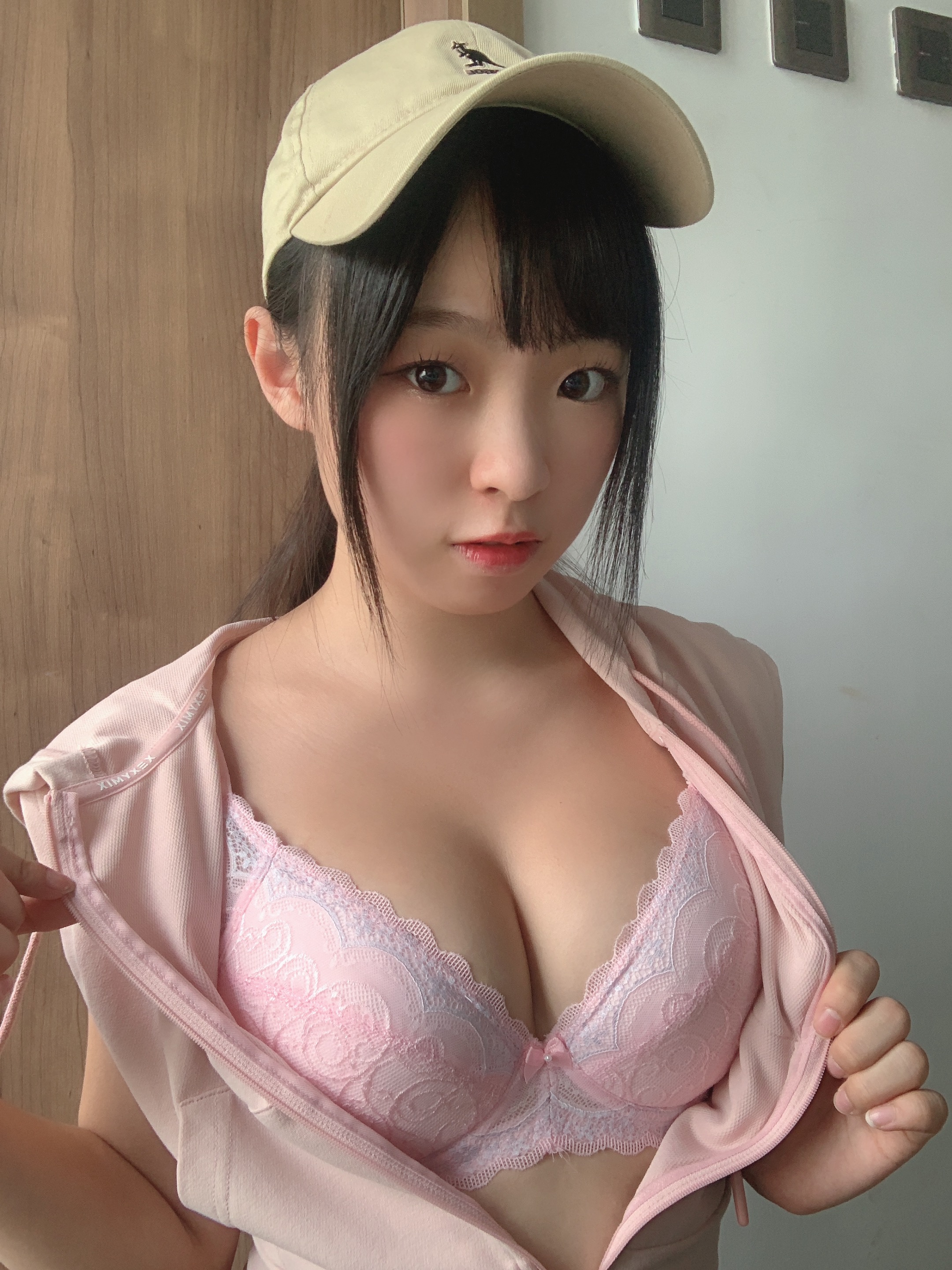 "Hàng ngàn bức ảnh khiêu dâm độc ác" của Littlesshine đã được đồn đại là được công nhận bởi người nổi tiếng Internet có khuôn mặt trẻ em của Hồng Kông.