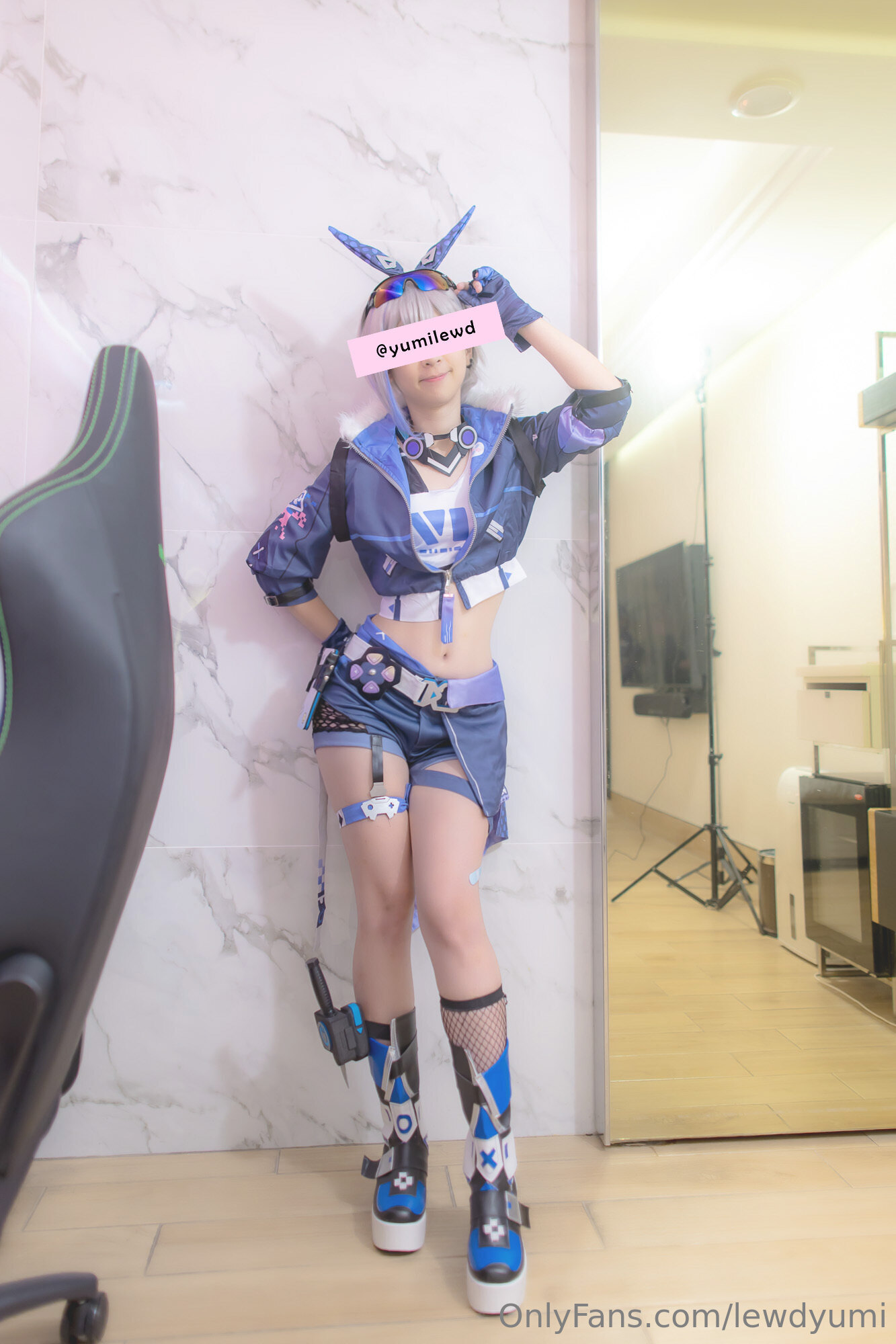 Lewd Yumi - Sói bạc