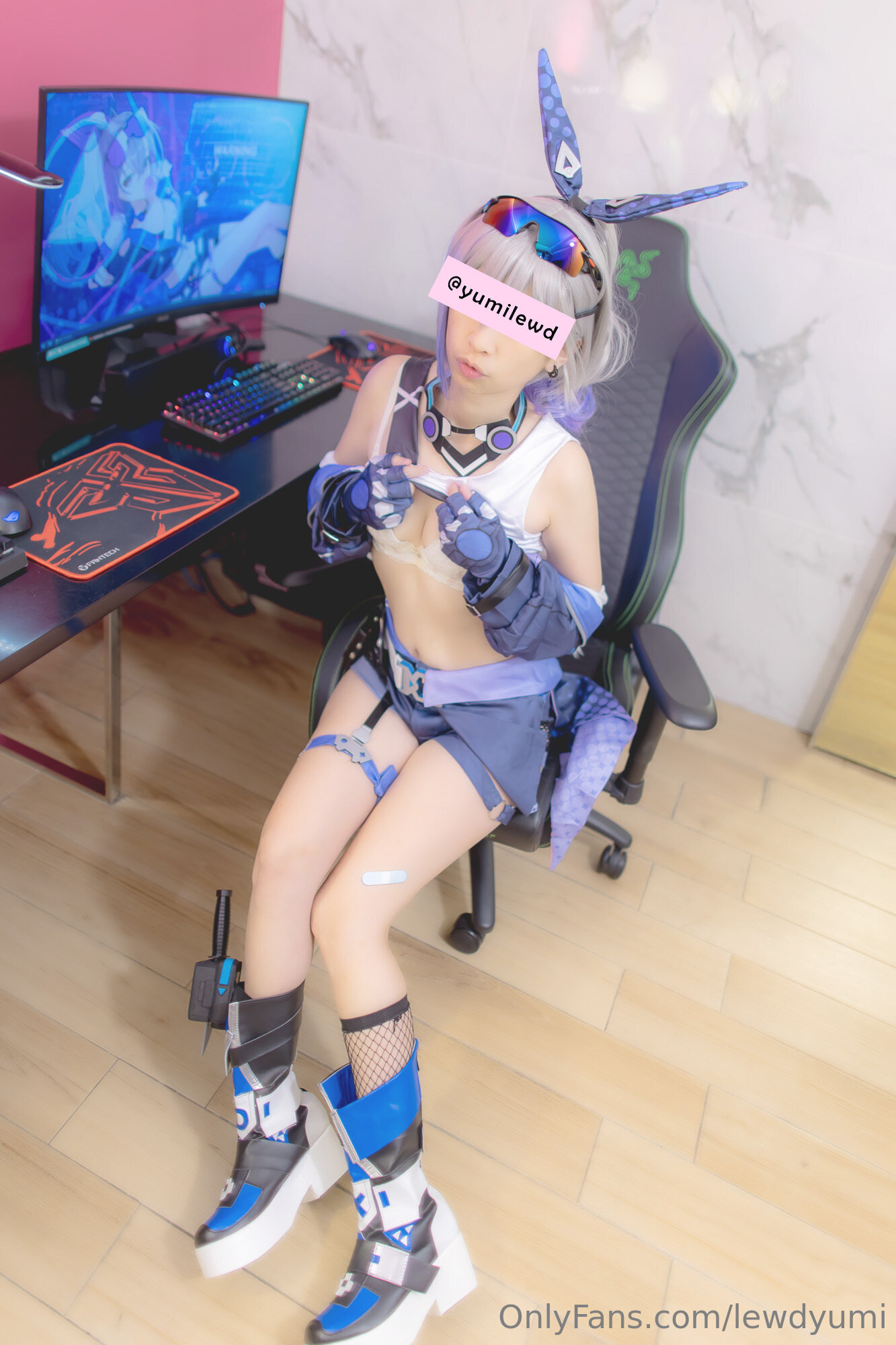Lewd Yumi - Sói bạc
