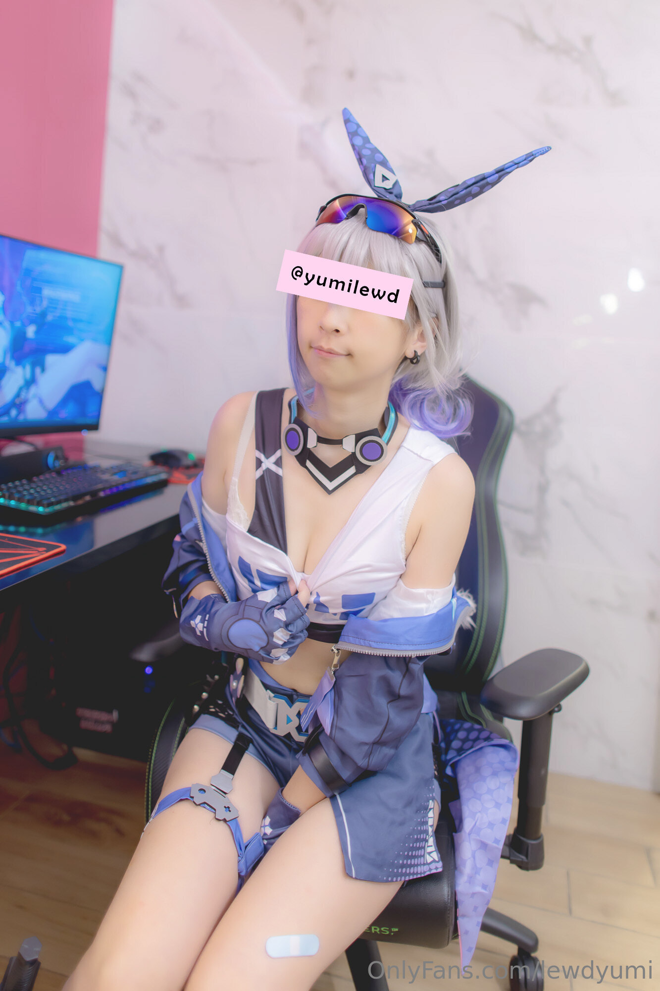 Lewd Yumi - Sói bạc