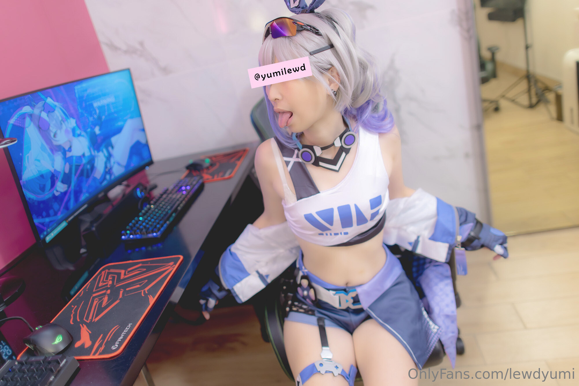 Lewd Yumi - Sói bạc