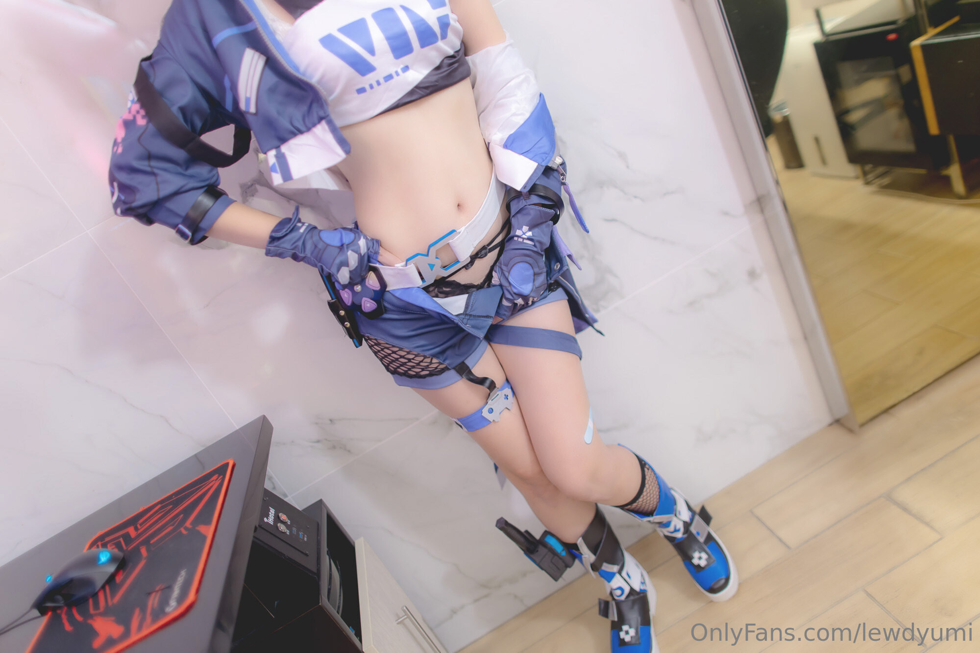 Lewd Yumi - Sói bạc