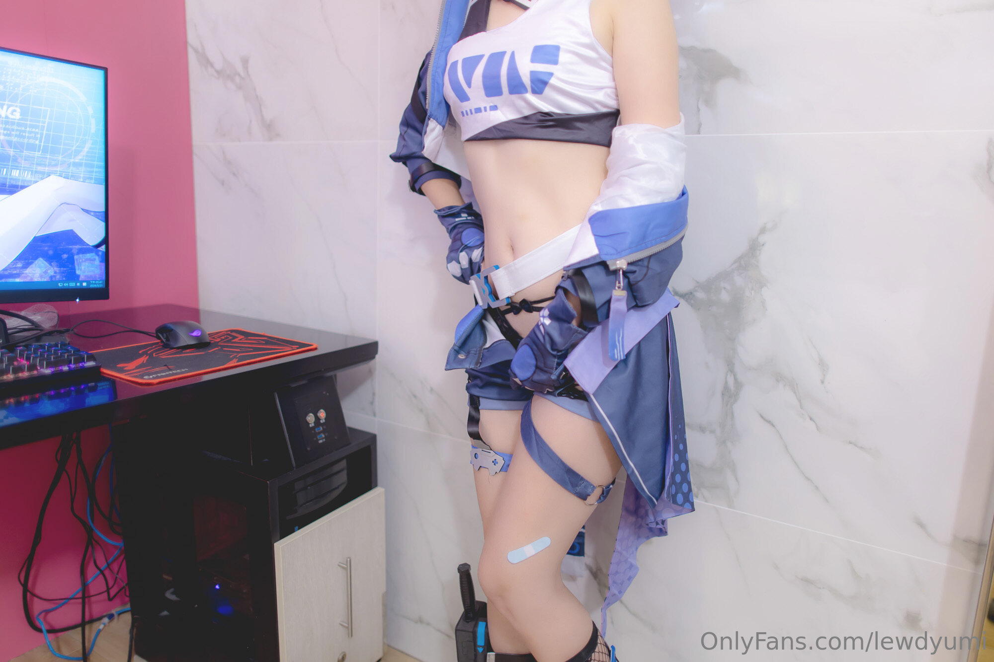 Lewd Yumi - Sói bạc