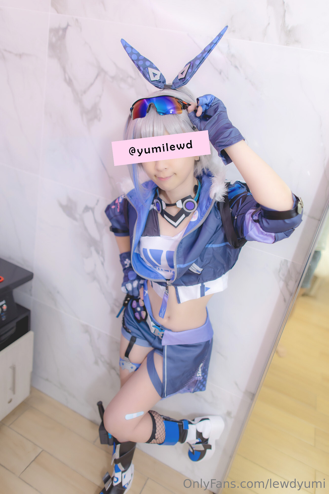 Lewd Yumi - Sói bạc