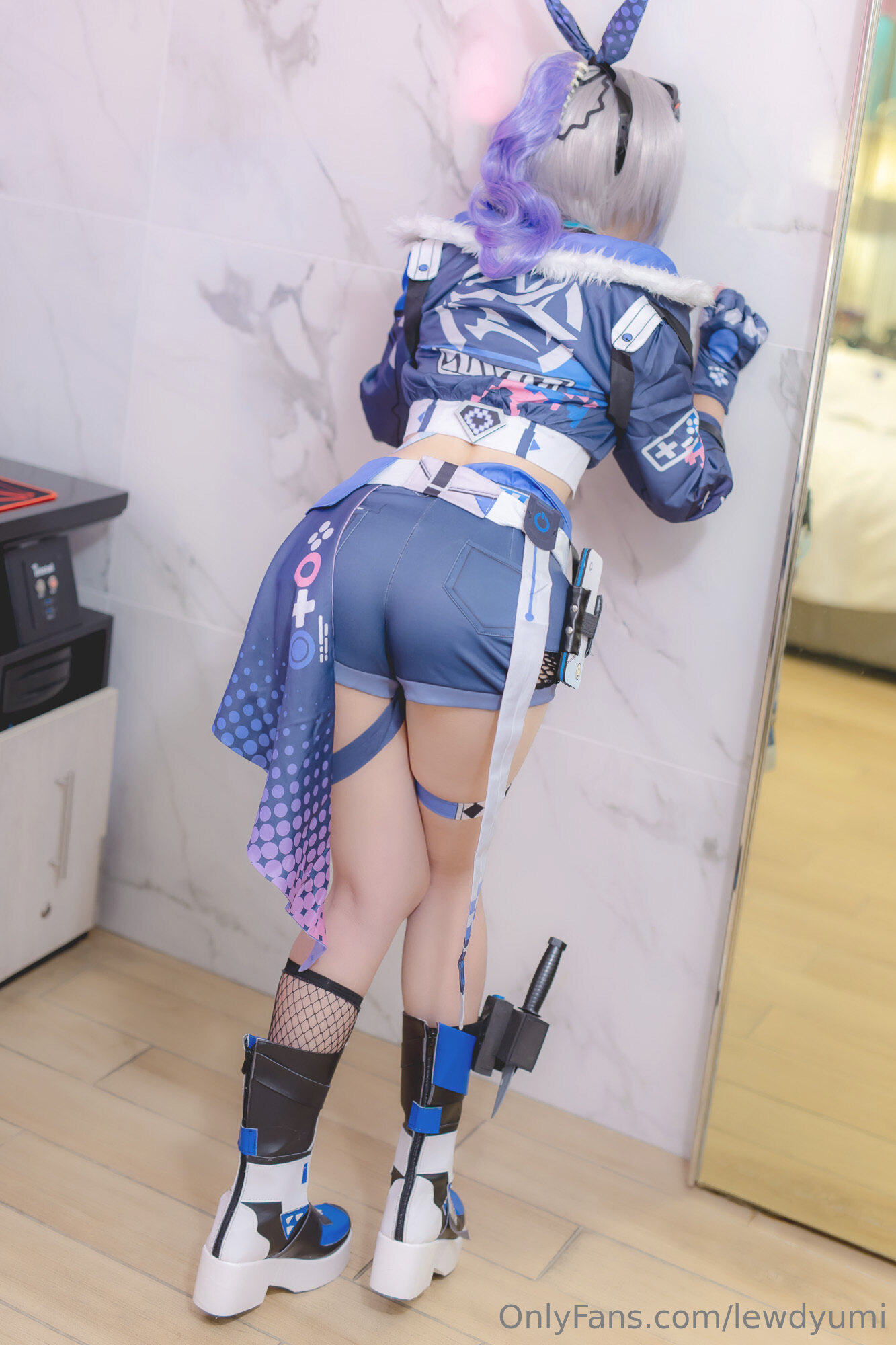 Lewd Yumi - Sói bạc