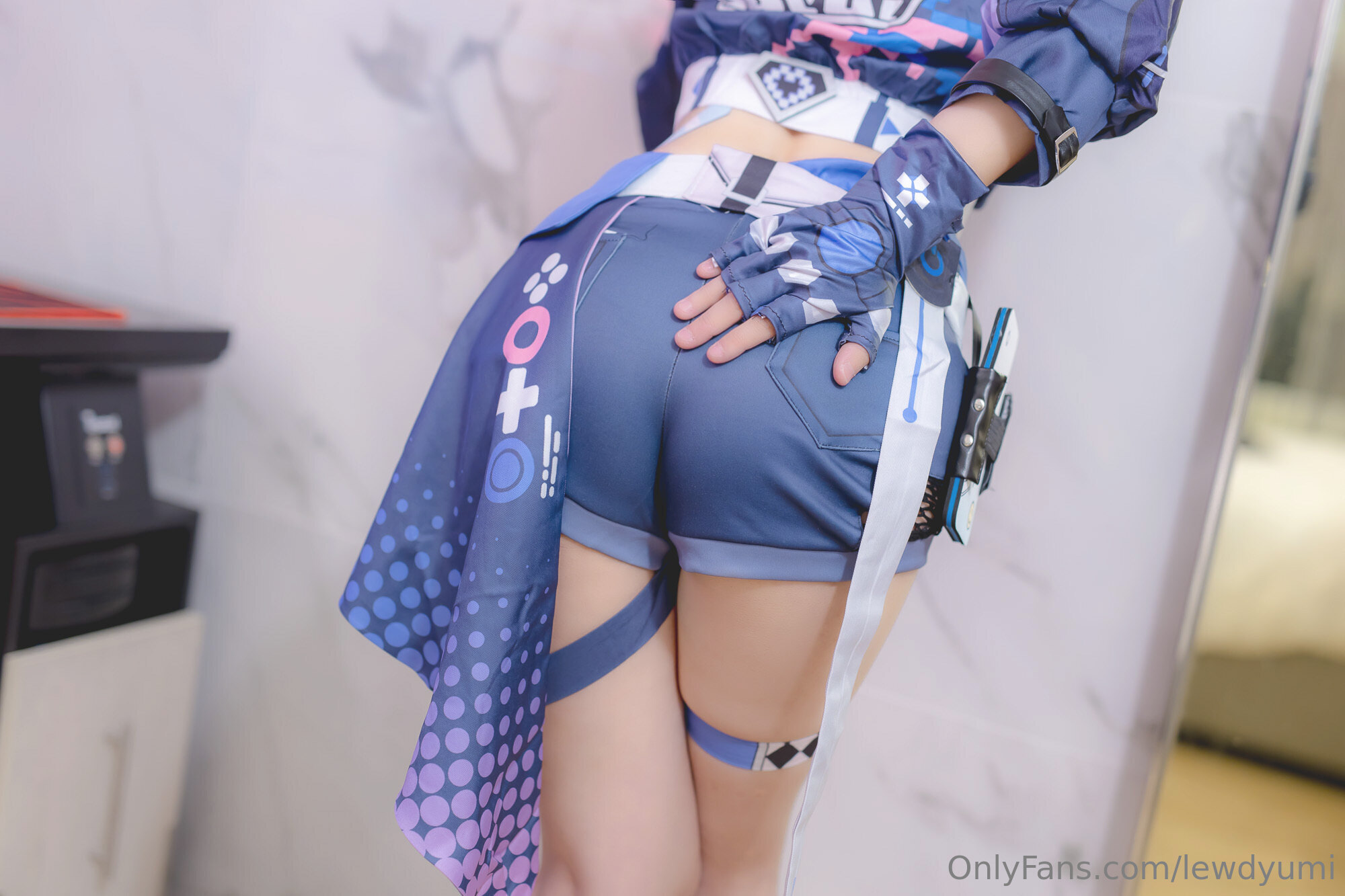Lewd Yumi - Sói bạc