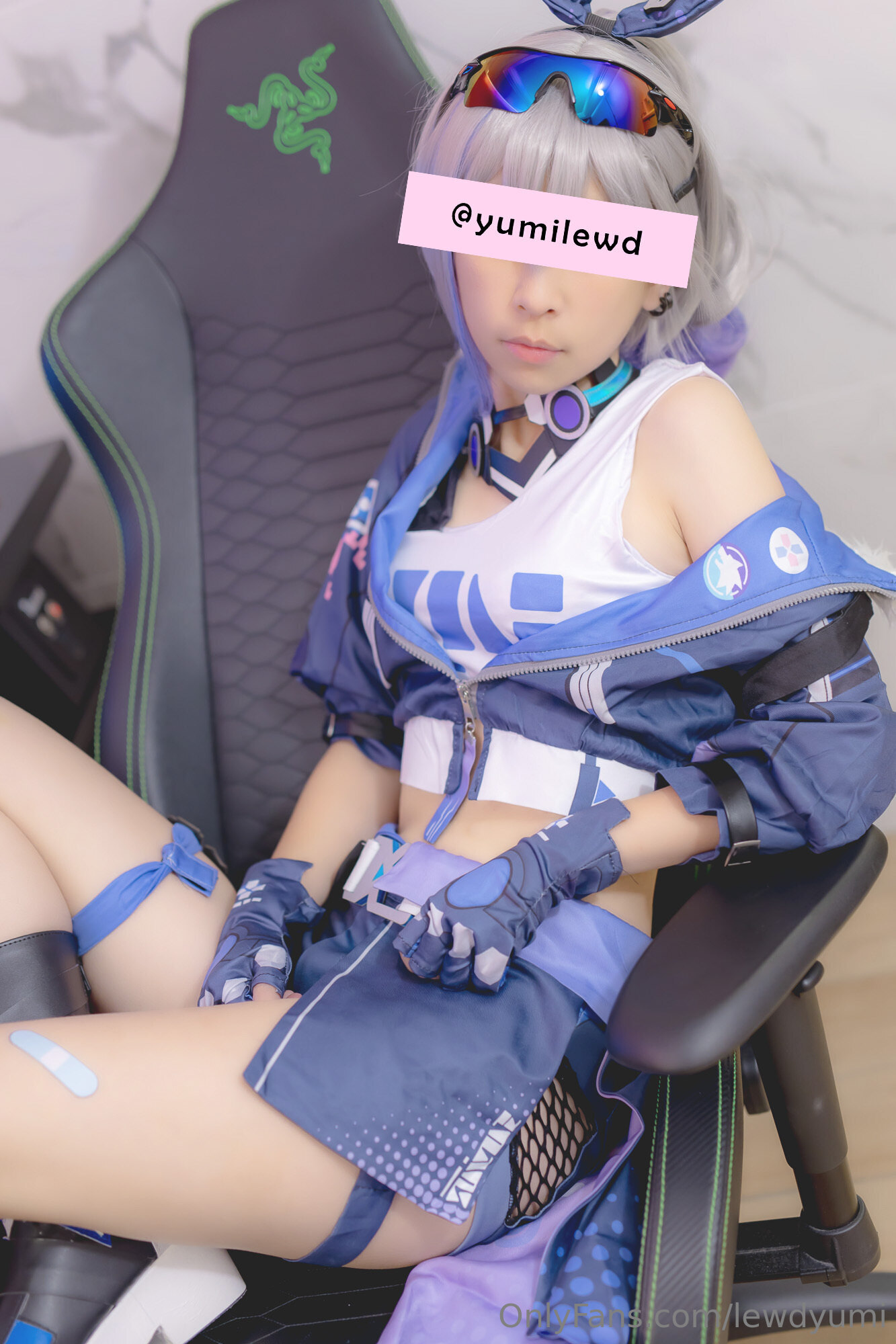 Lewd Yumi - Sói bạc