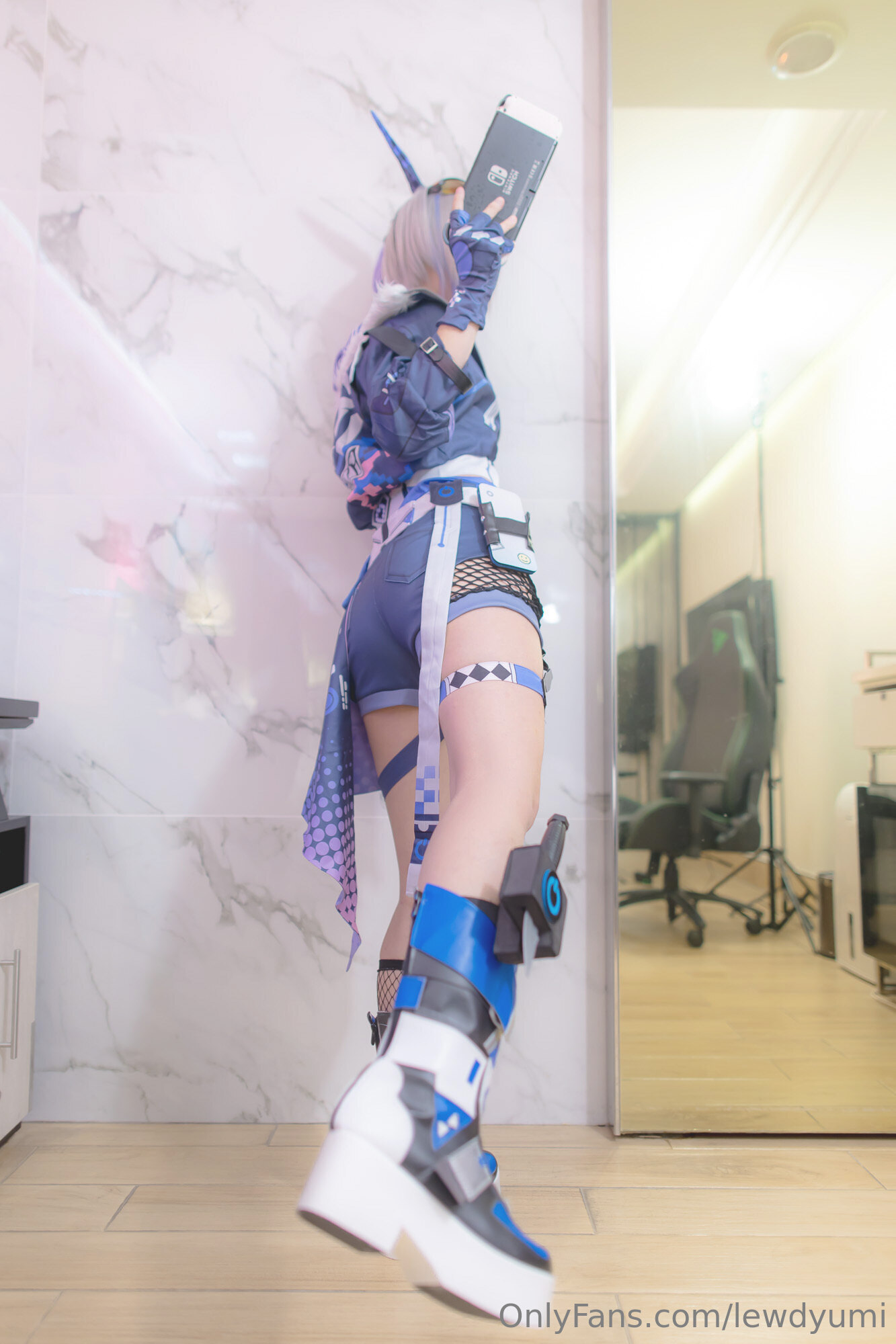 Lewd Yumi - Sói bạc