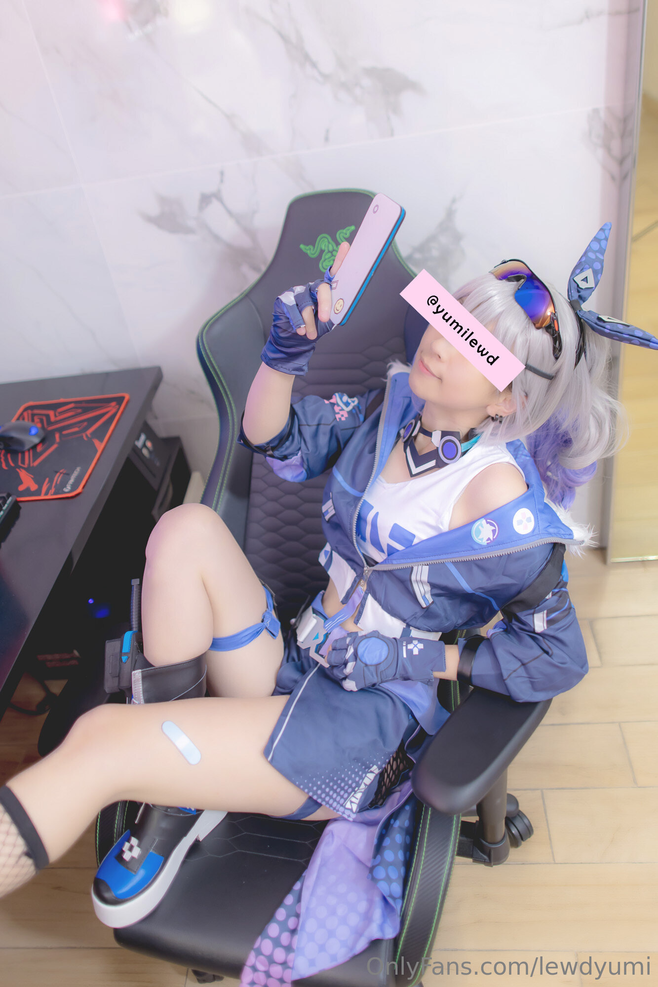 Lewd Yumi - Sói bạc