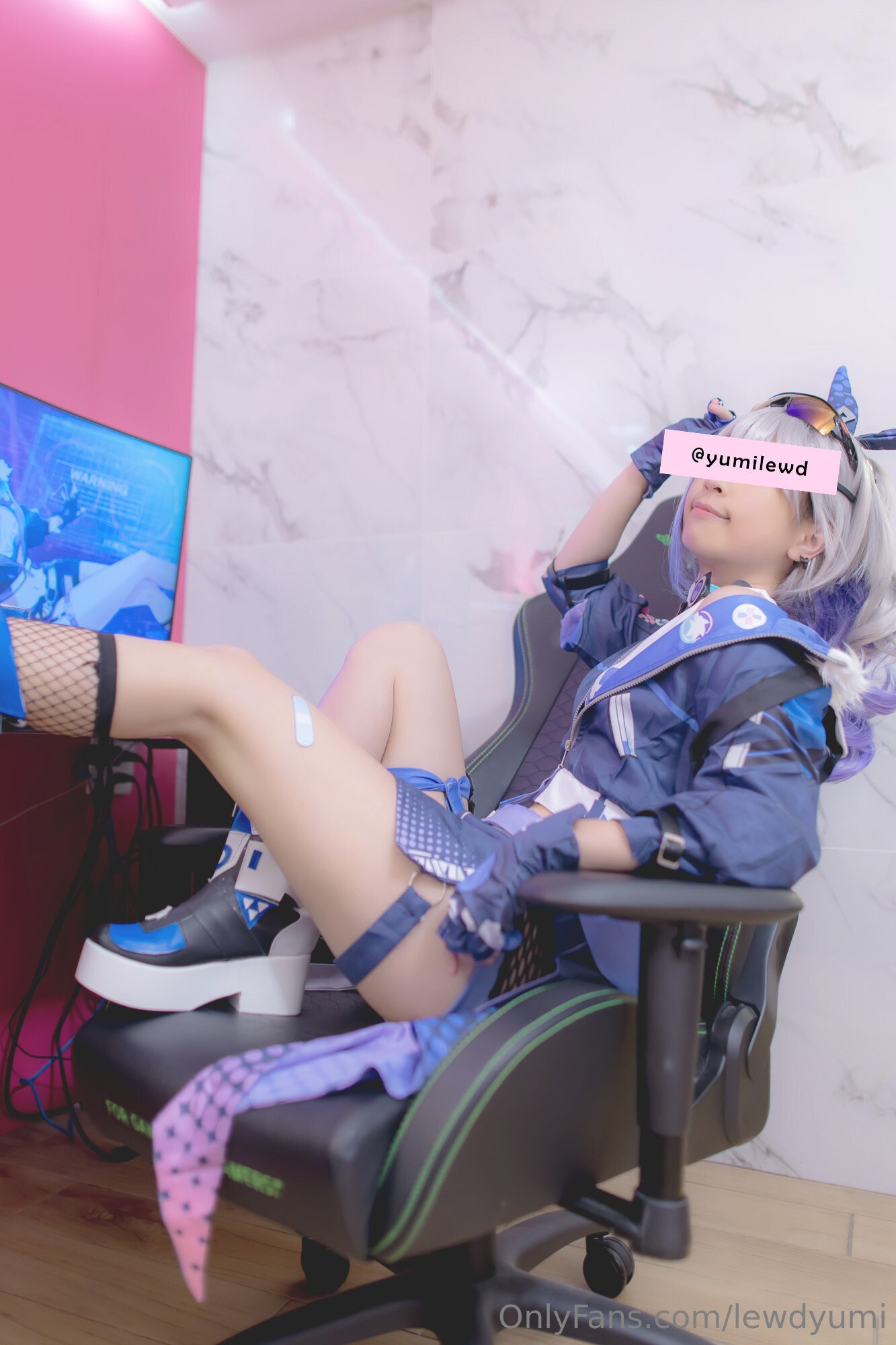 Lewd Yumi - Sói bạc