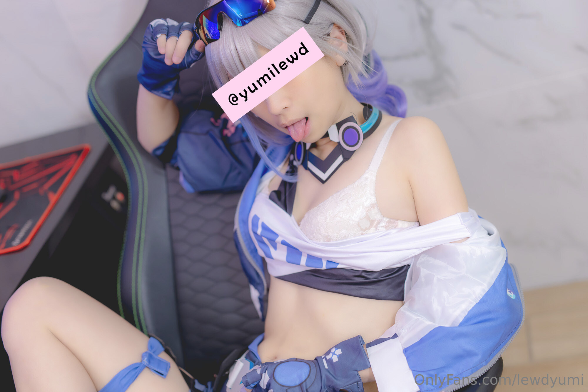 Lewd Yumi - Sói bạc