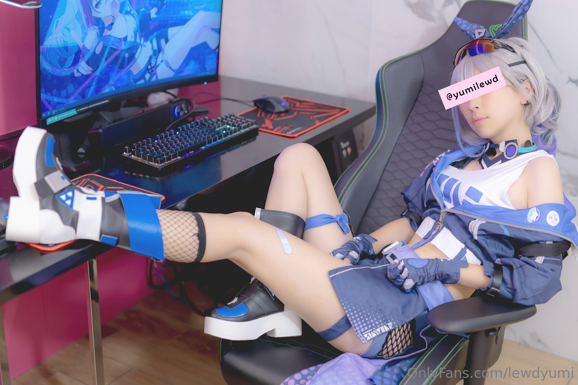 Lewd Yumi - Sói bạc