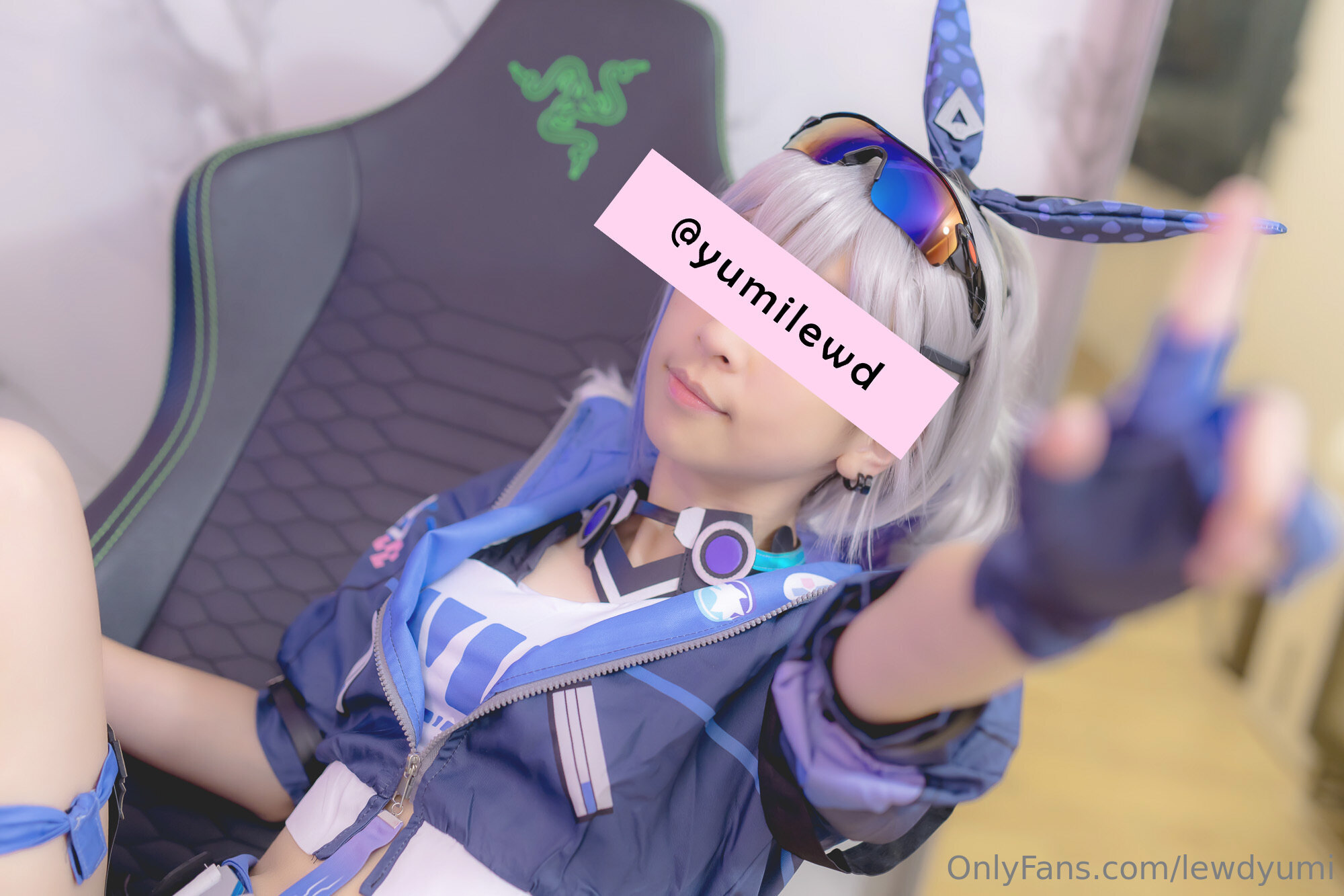 Lewd Yumi - Sói bạc