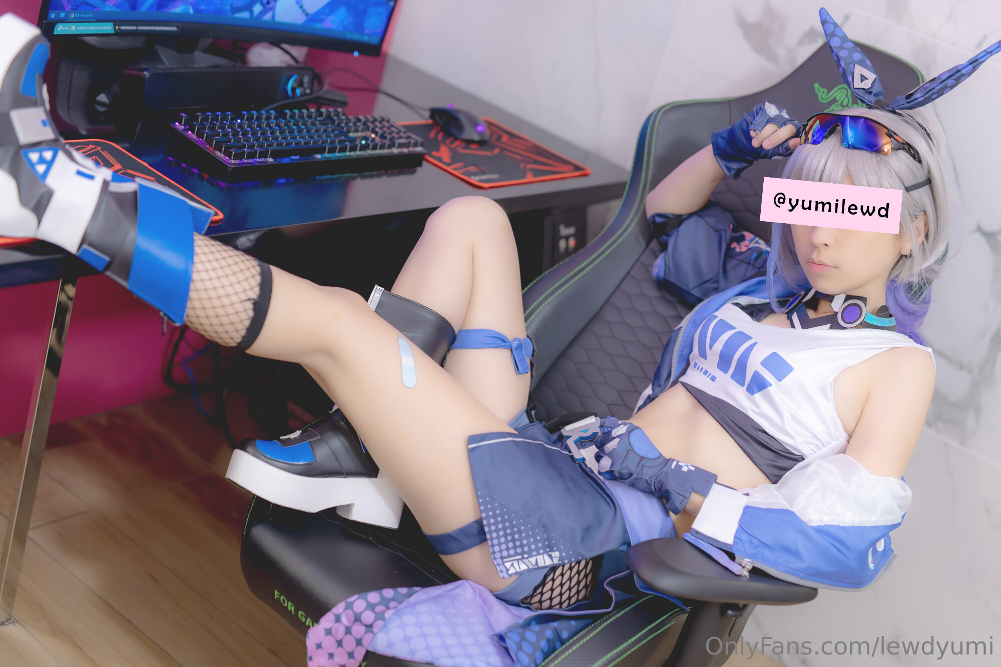 Lewd Yumi - Sói bạc