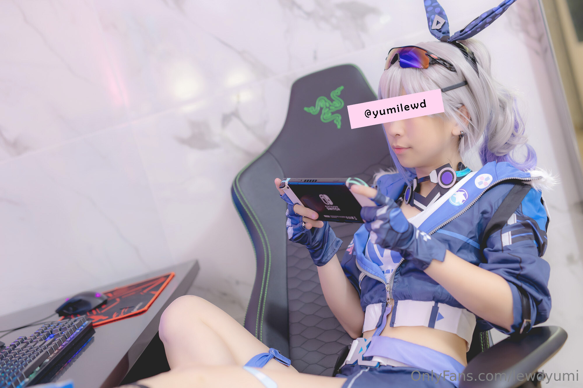 Lewd Yumi - Sói bạc