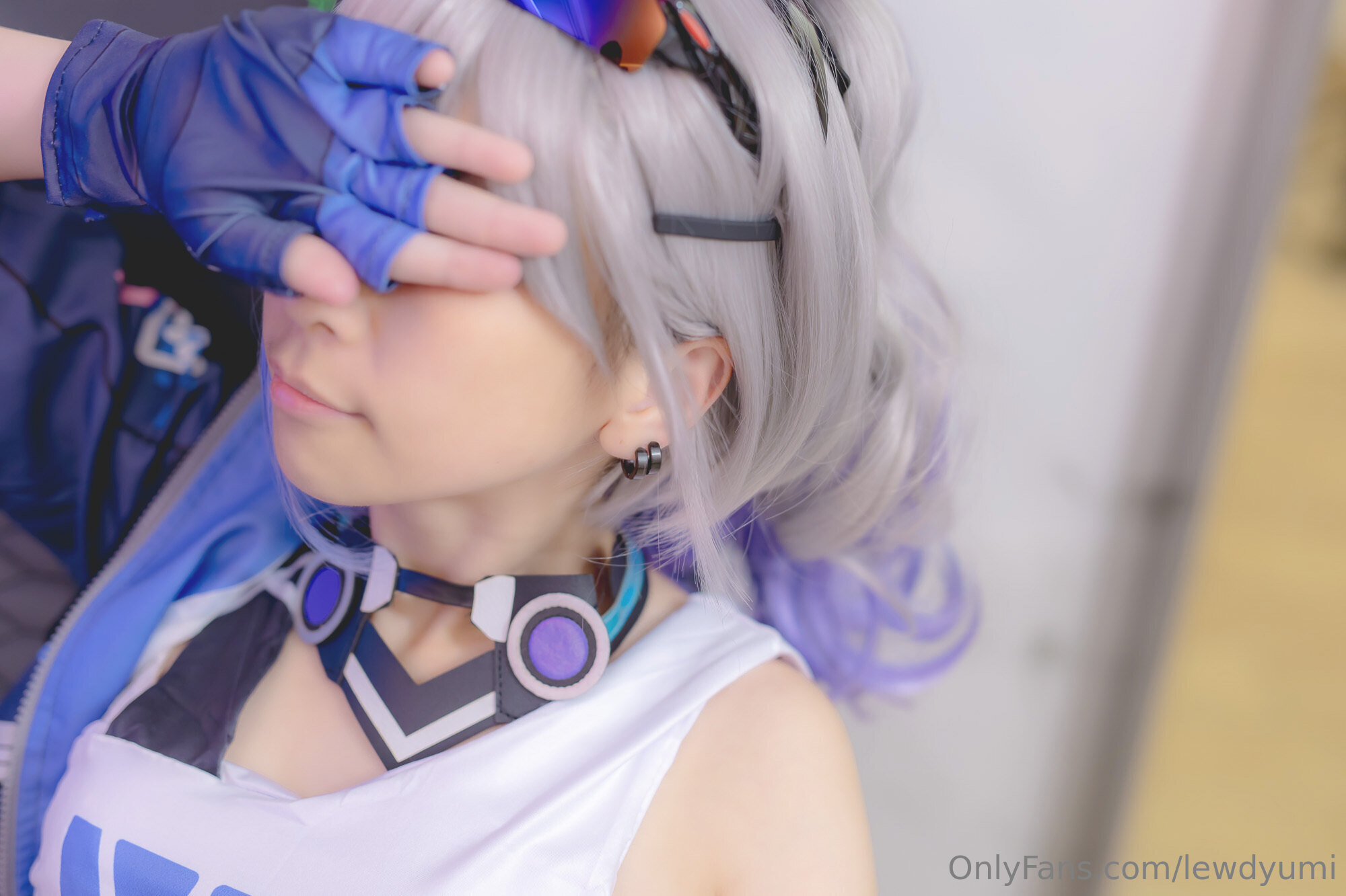 Lewd Yumi - Sói bạc