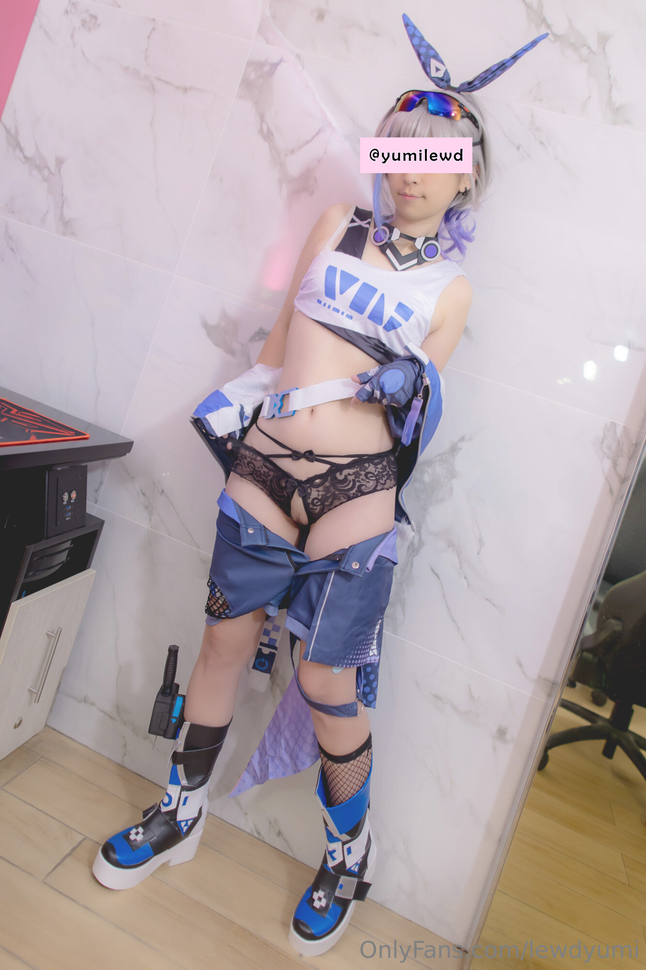 Lewd Yumi - Sói bạc