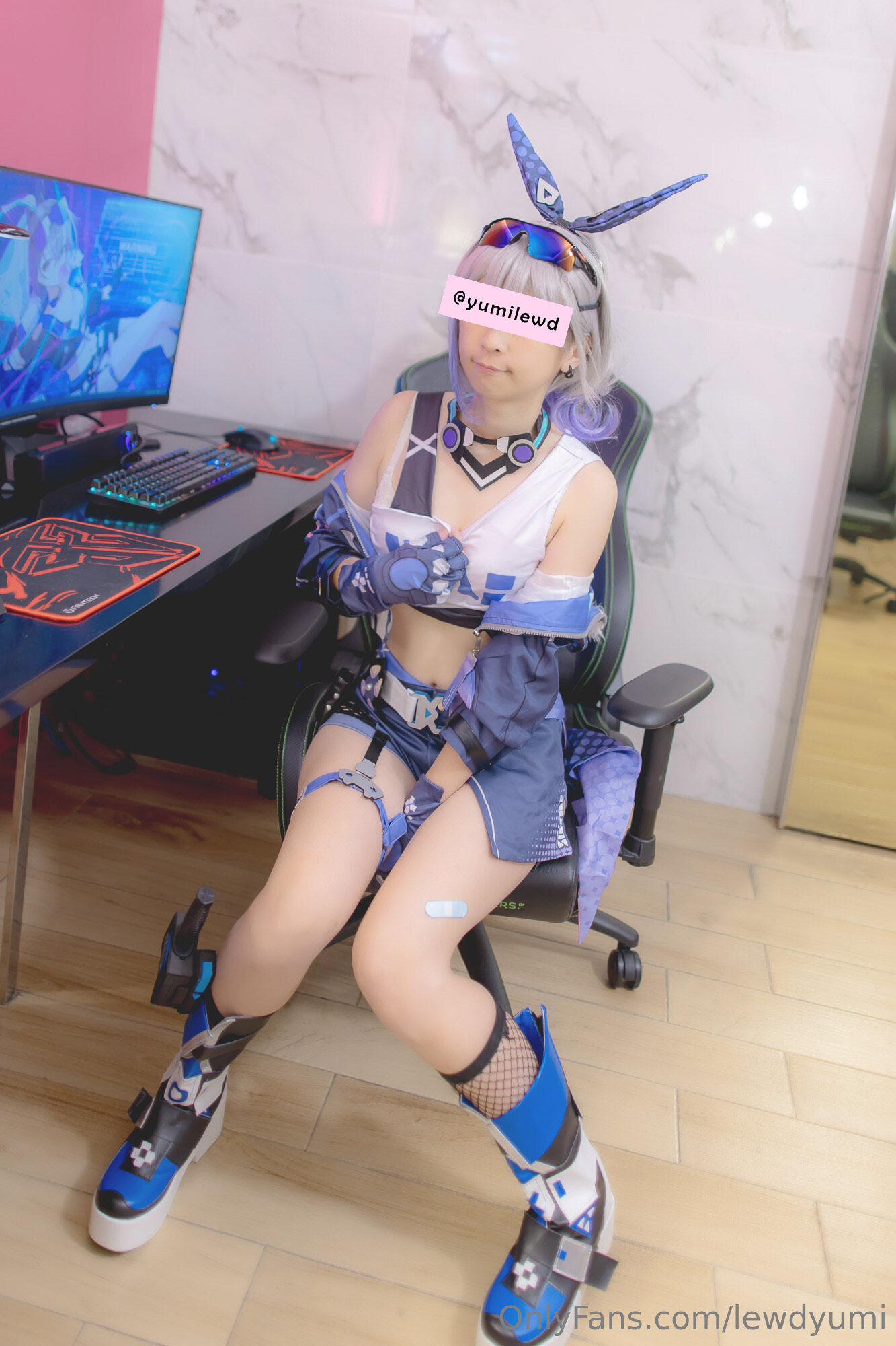 Lewd Yumi - Sói bạc