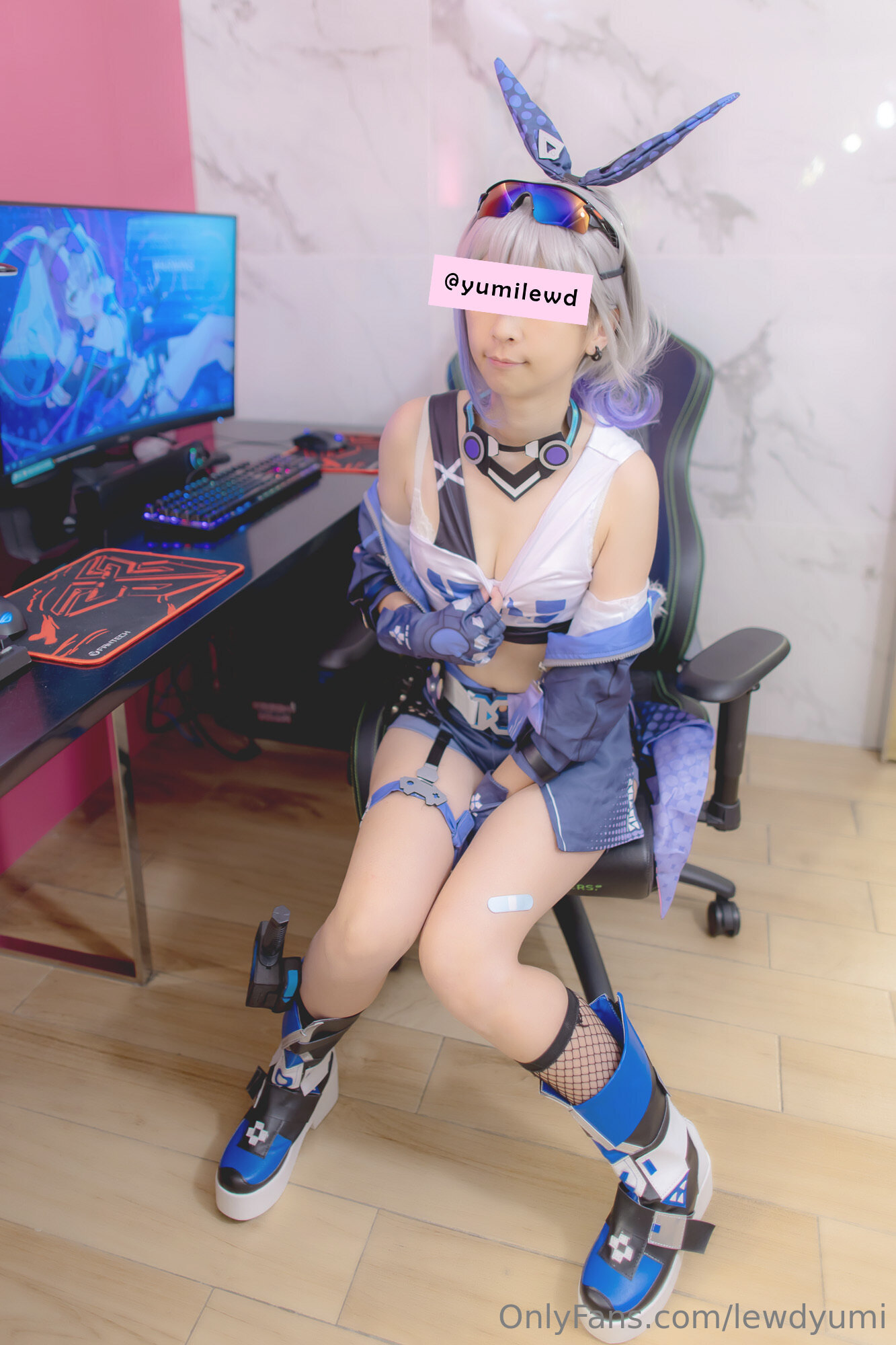 Lewd Yumi - Sói bạc