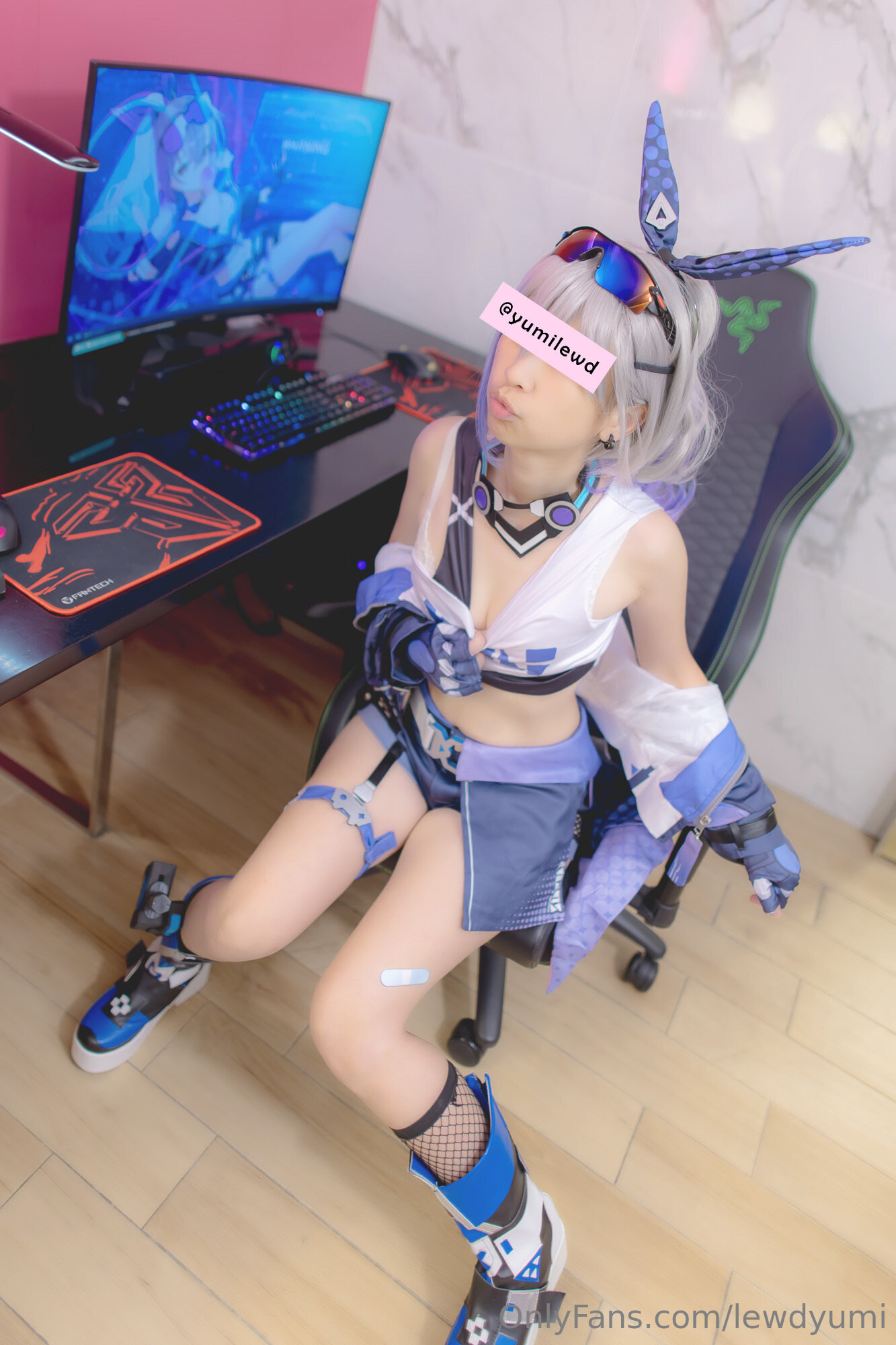 Lewd Yumi - Sói bạc