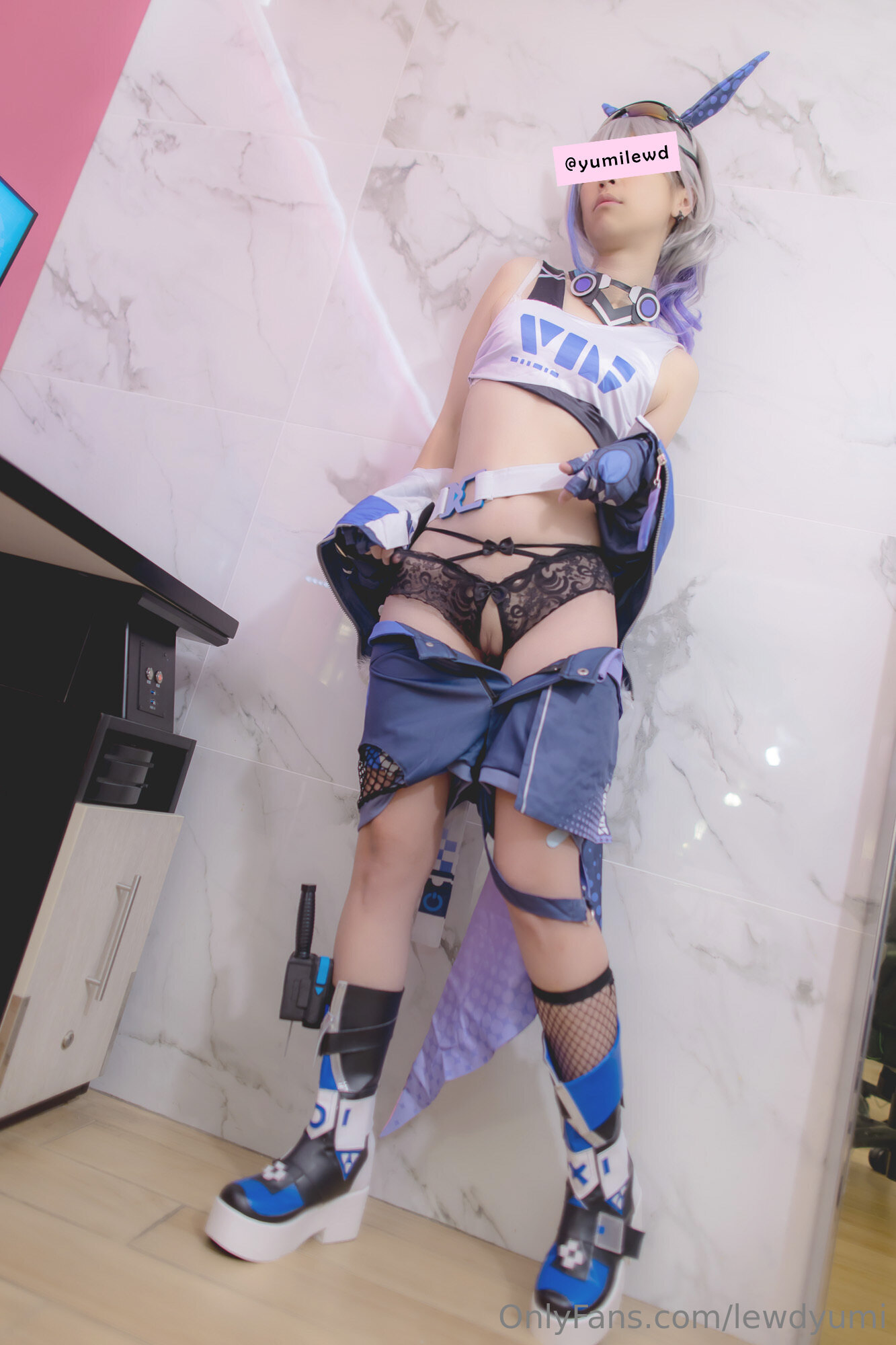 Lewd Yumi - Sói bạc