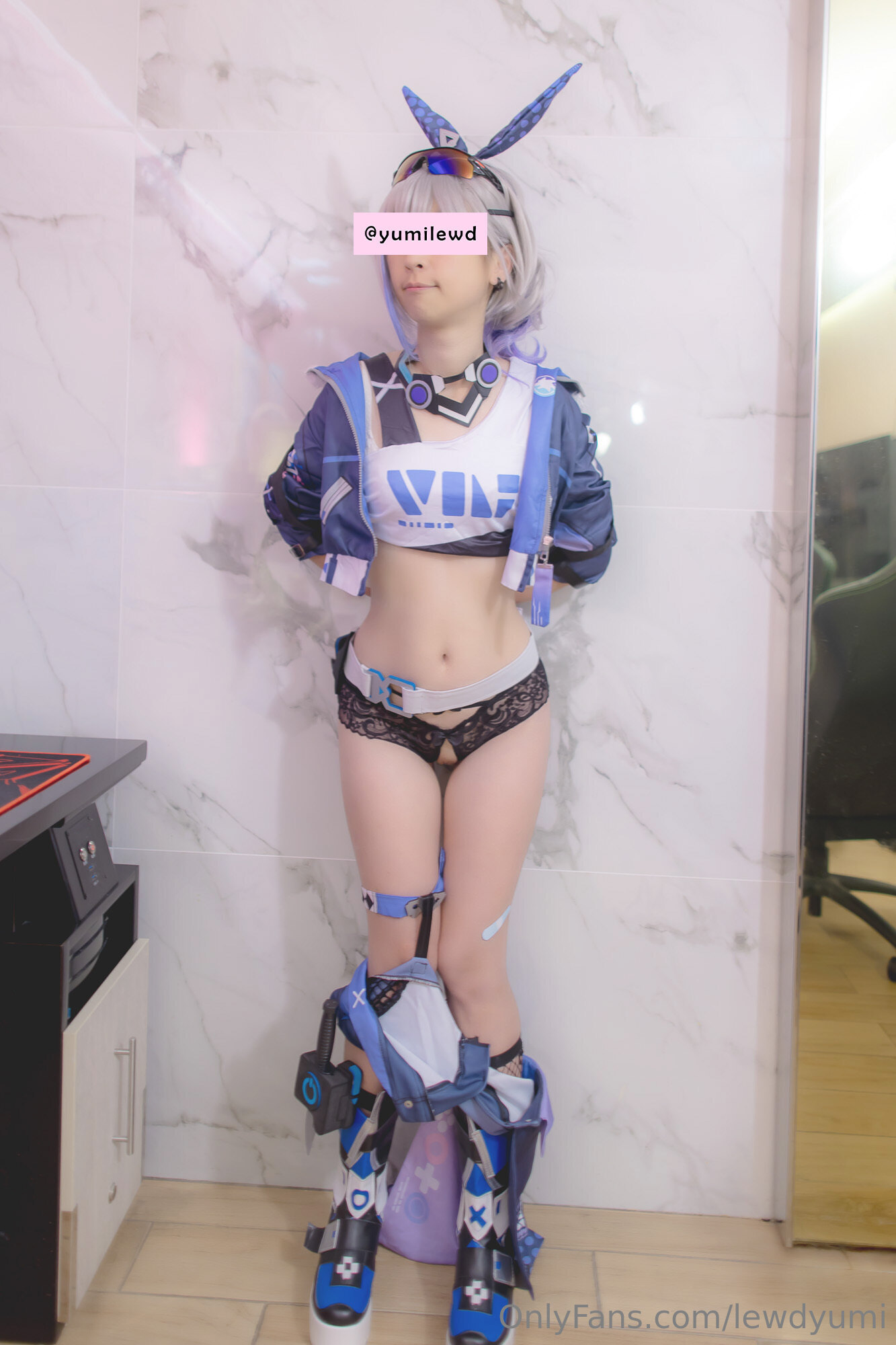 Lewd Yumi - Sói bạc