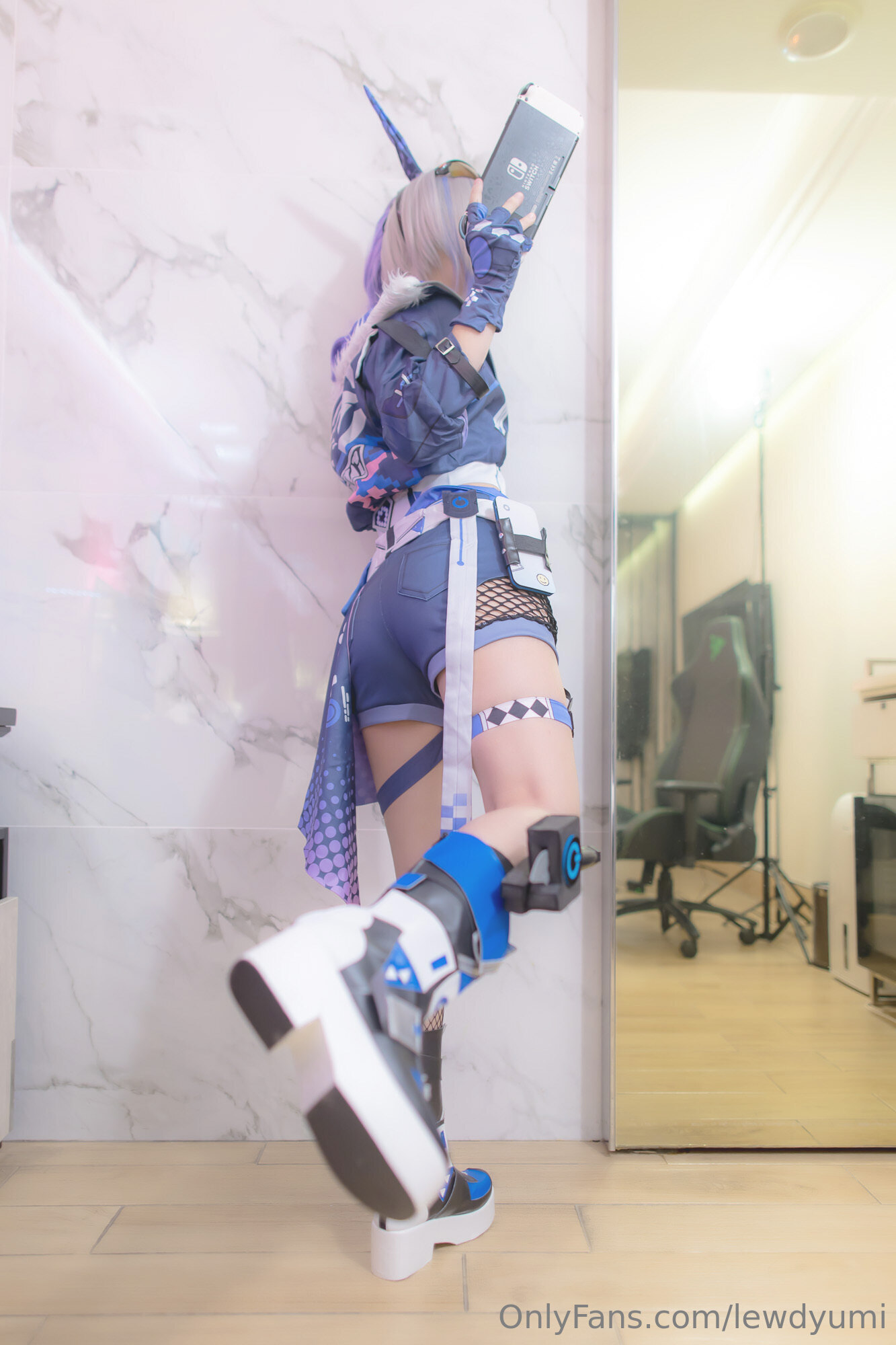 Lewd Yumi - Sói bạc
