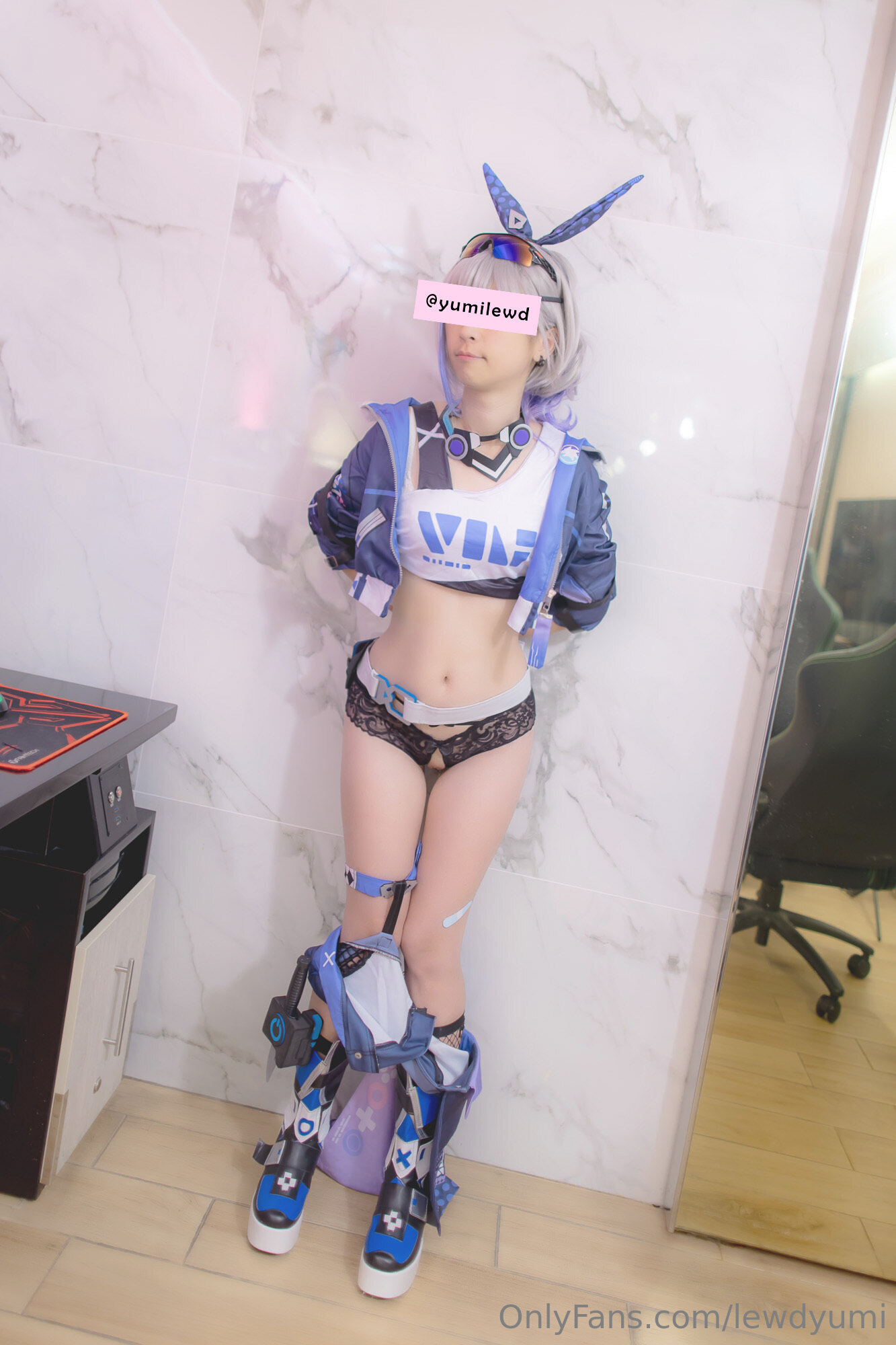 Lewd Yumi - Sói bạc