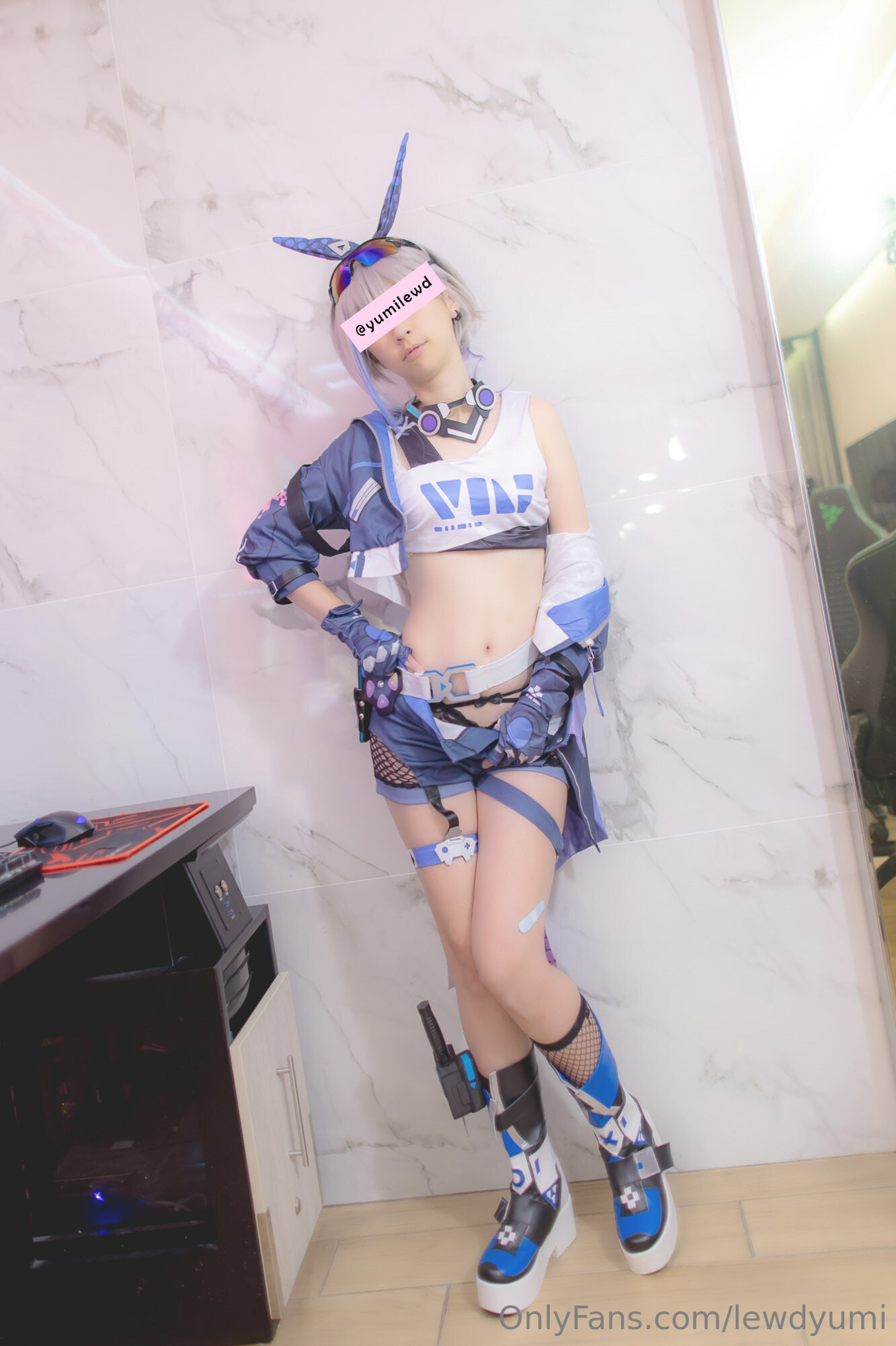Lewd Yumi - Sói bạc