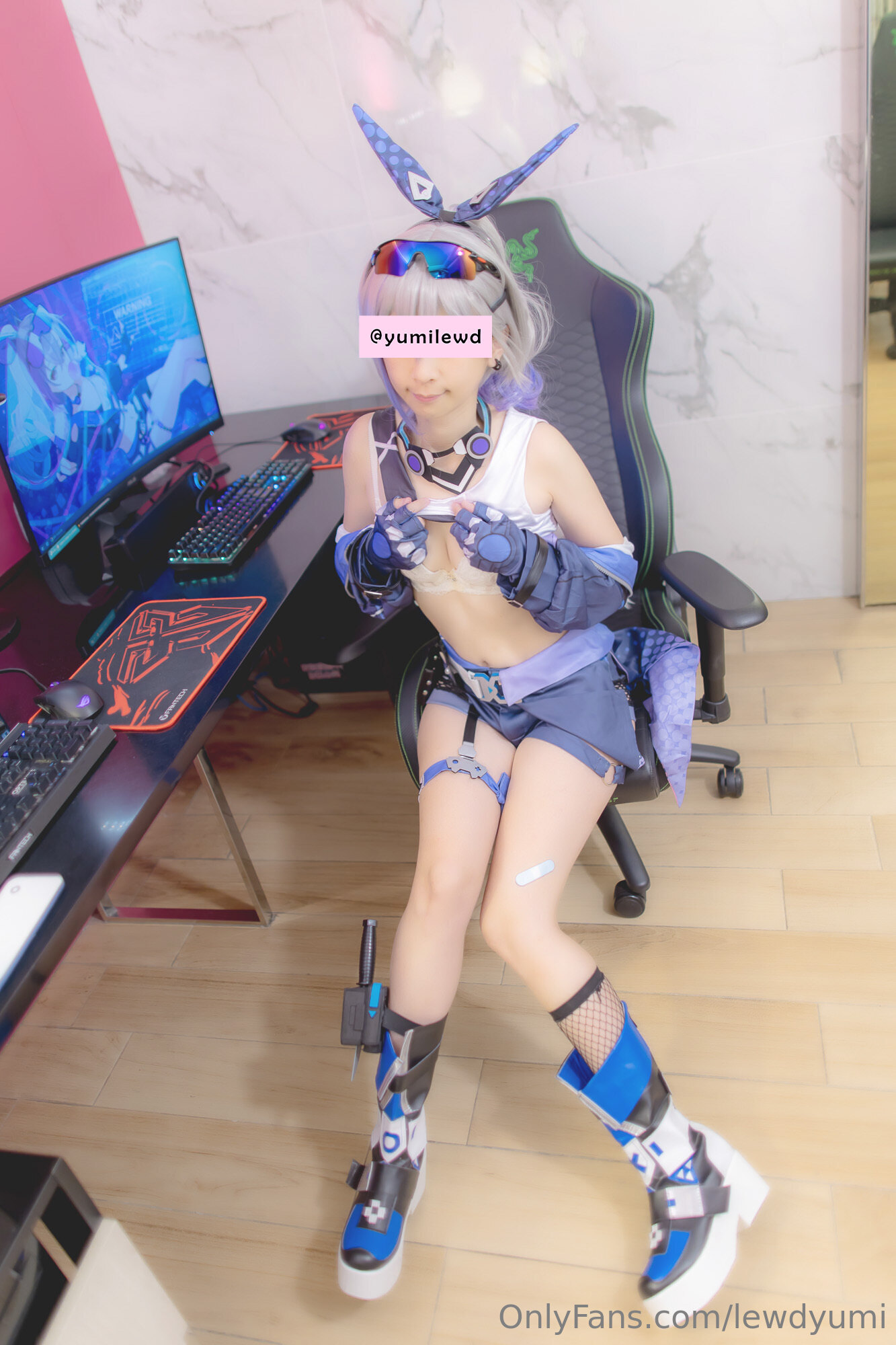 Lewd Yumi - Sói bạc