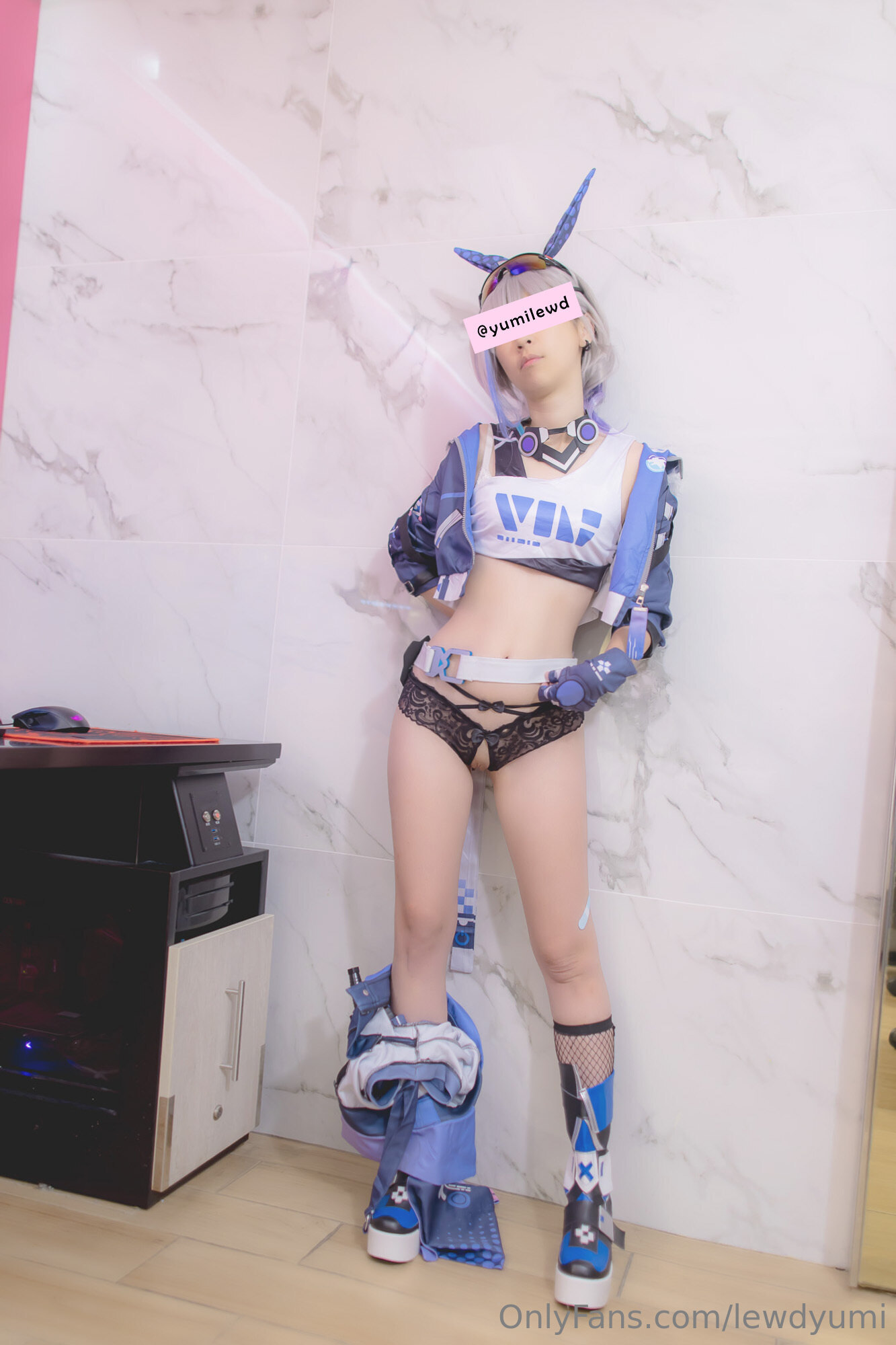 Lewd Yumi - Sói bạc