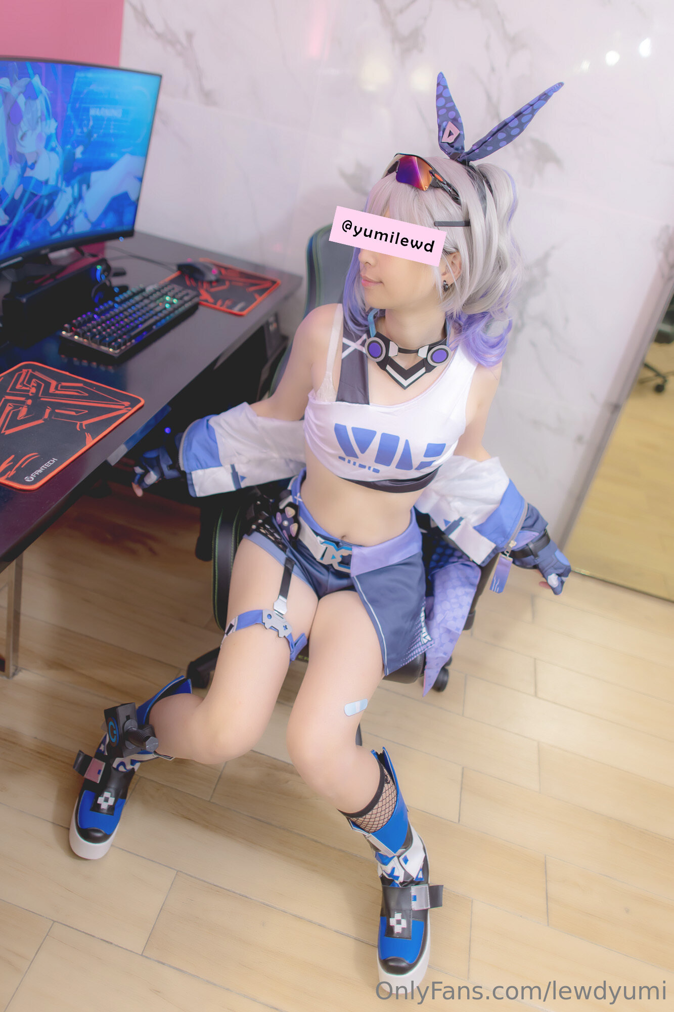 Lewd Yumi - Sói bạc
