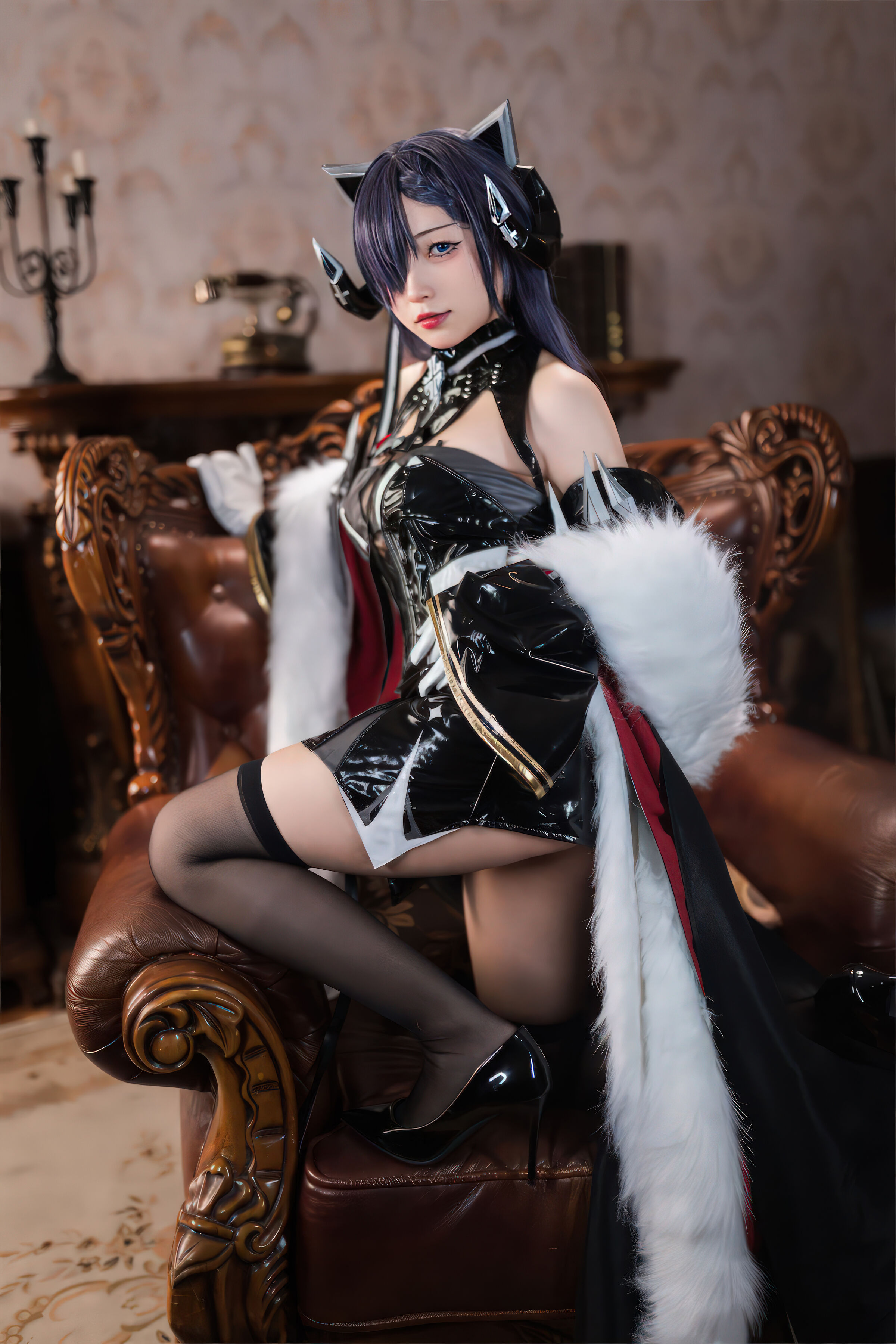 Chuông hoa - Đường màu xanh Azur tháng 8 (Mèo máu)