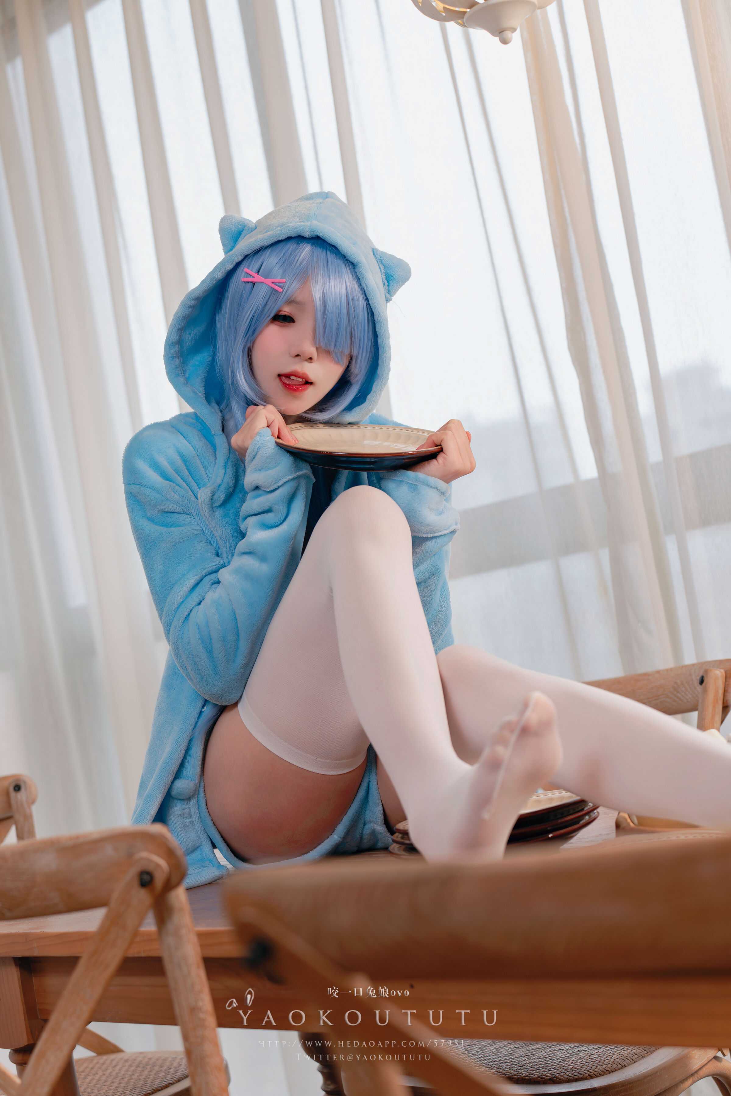 Thỏ dính - Rem Meow