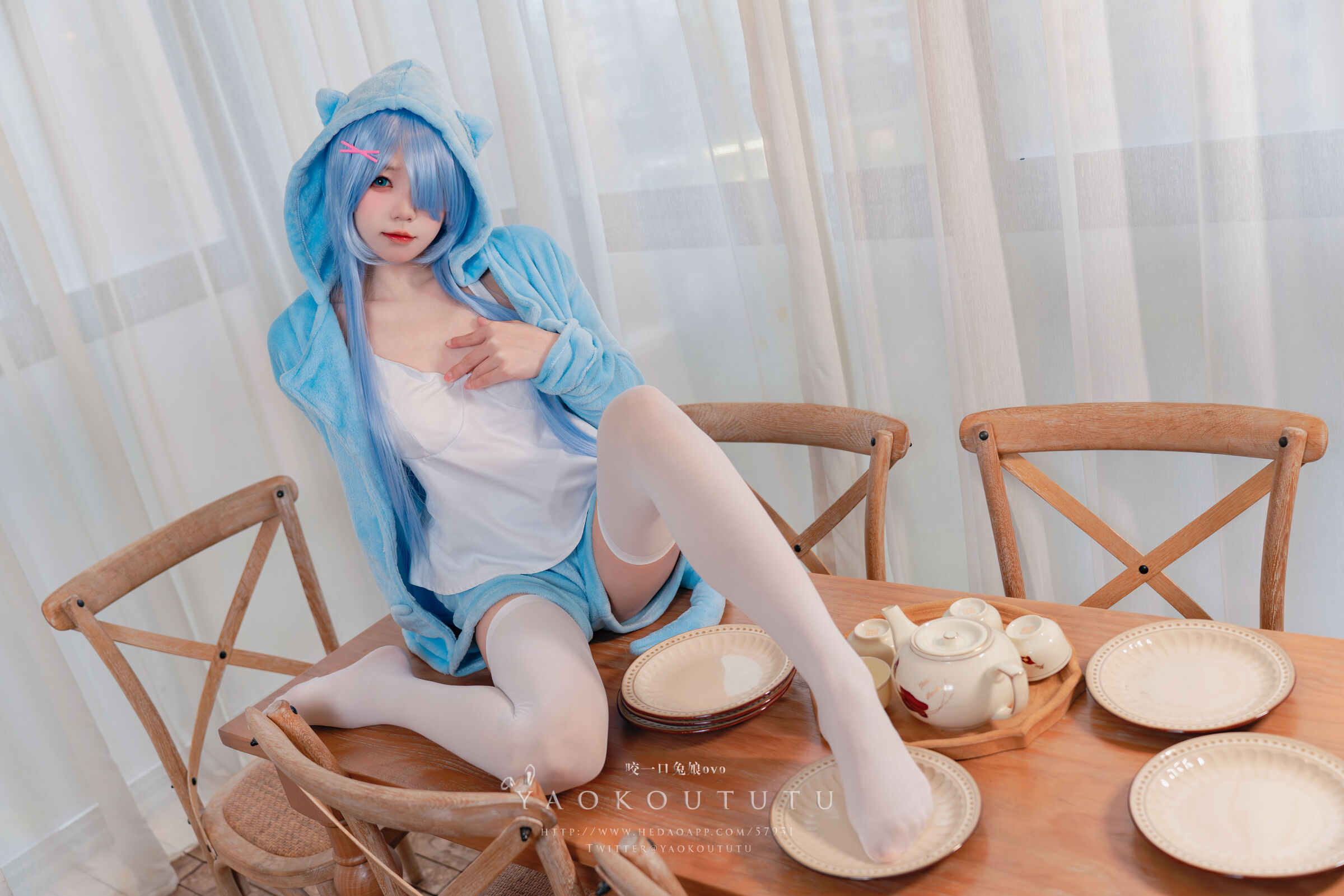 Thỏ dính - Rem Meow