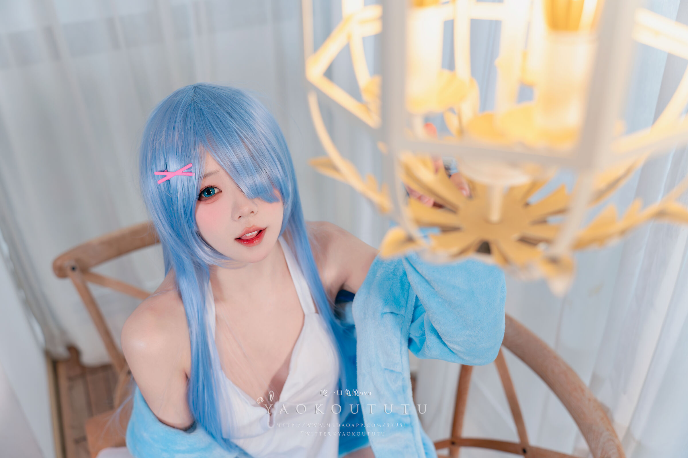 Thỏ dính - Rem Meow