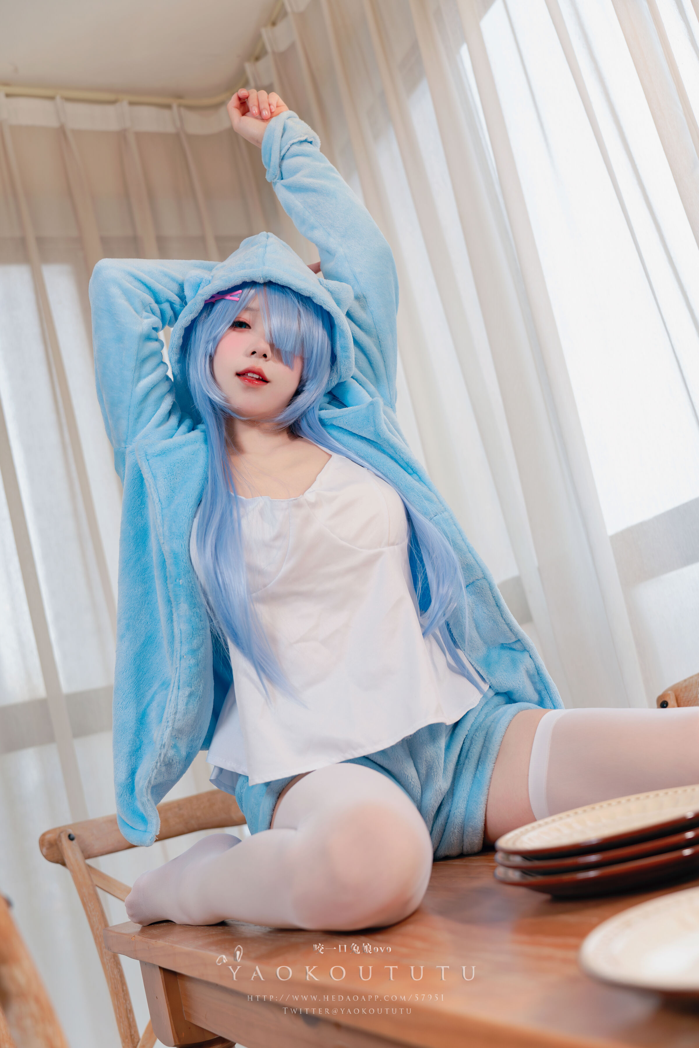 Thỏ dính - Rem Meow