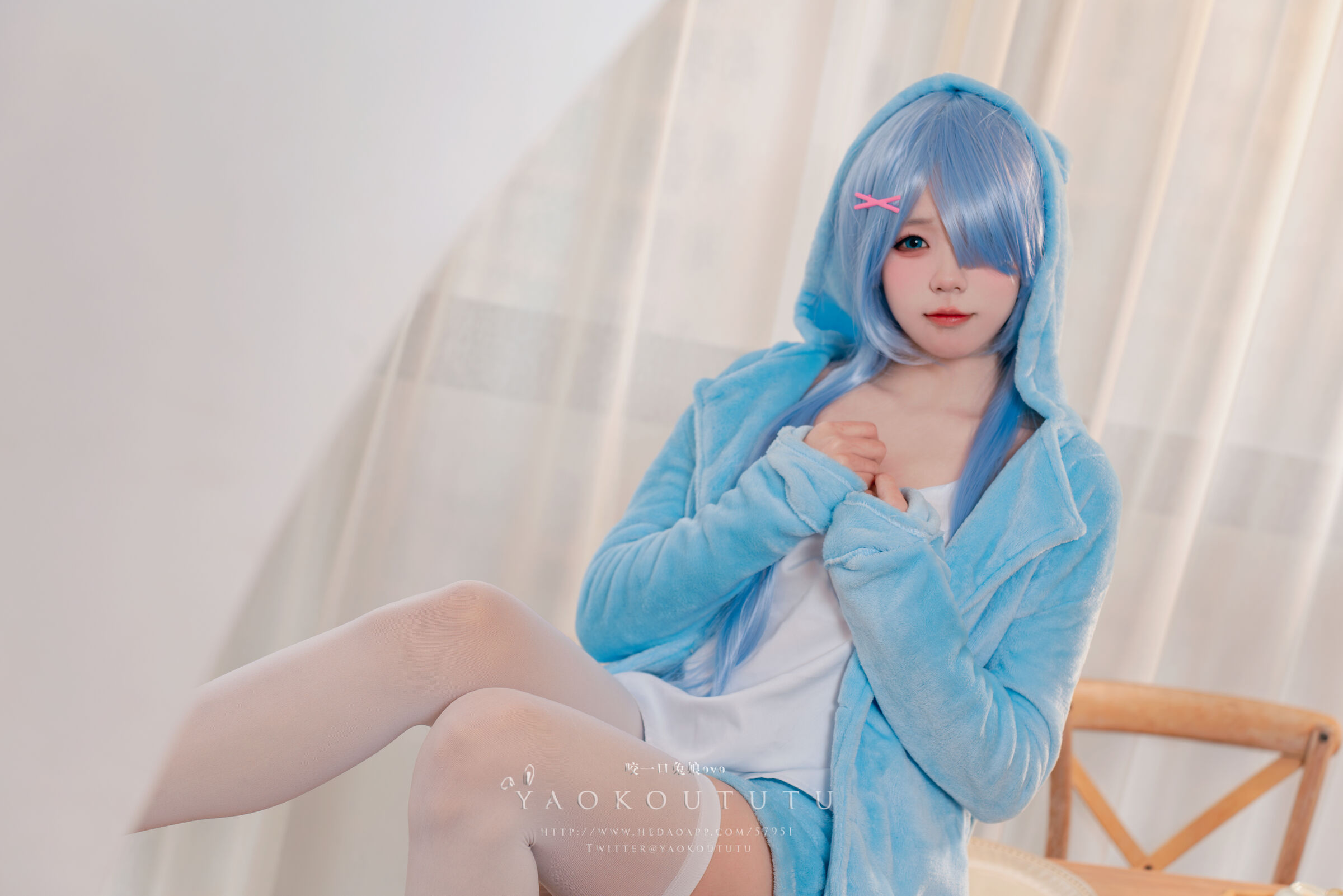 Thỏ dính - Rem Meow